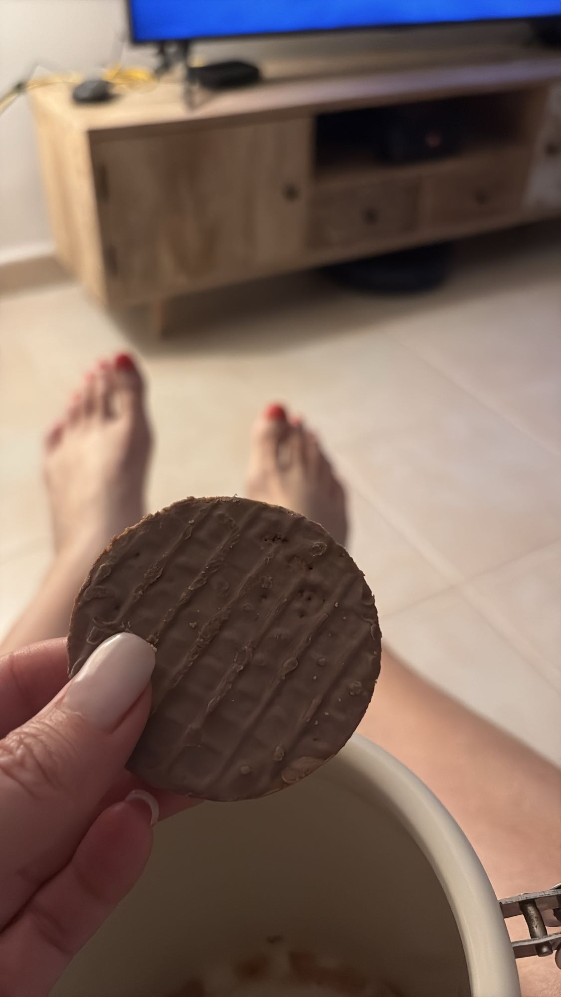 Chocolate biscuit snack