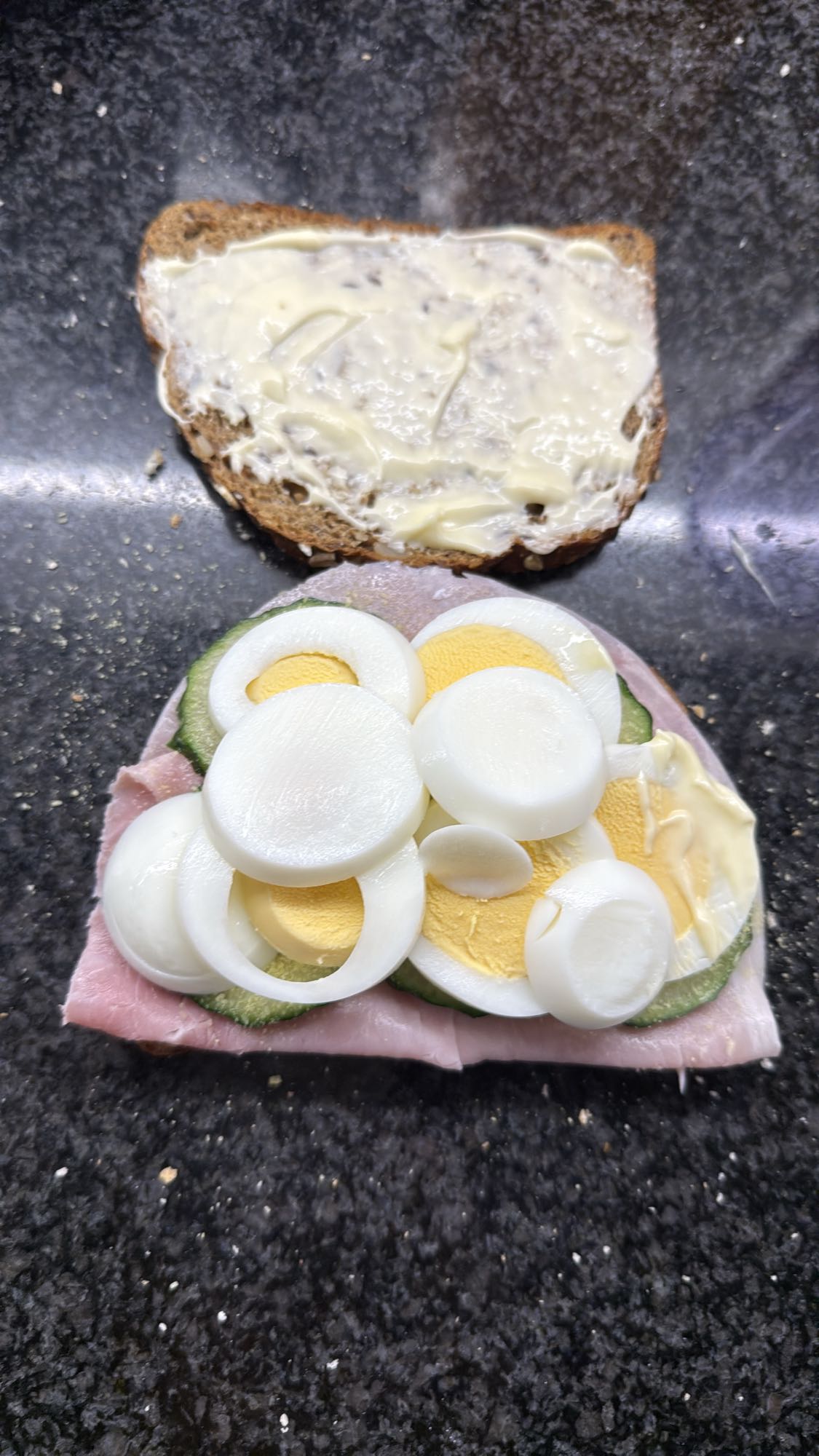 Broodje ham ei komkommer