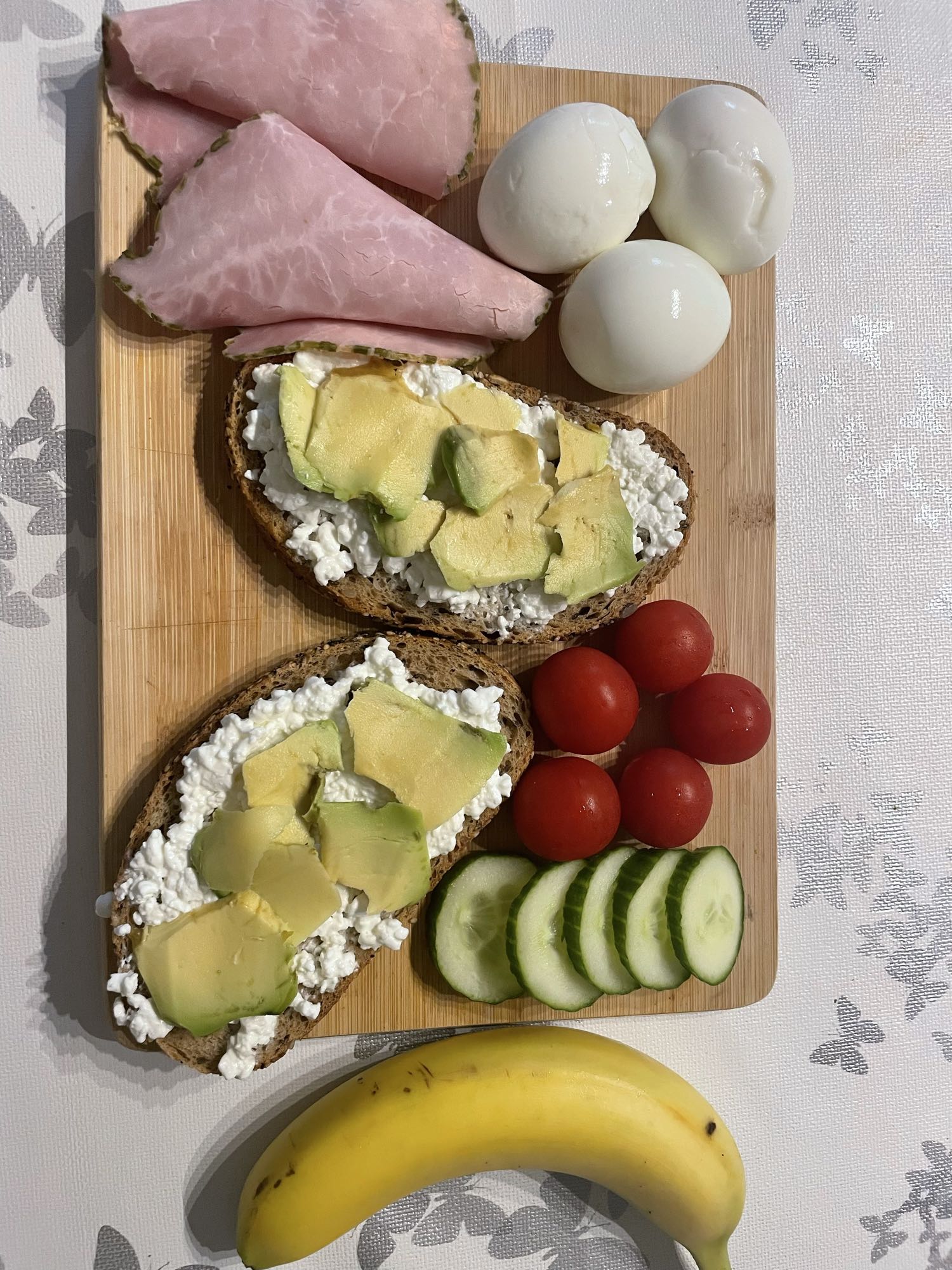 Avocado-Toast & Beilagen