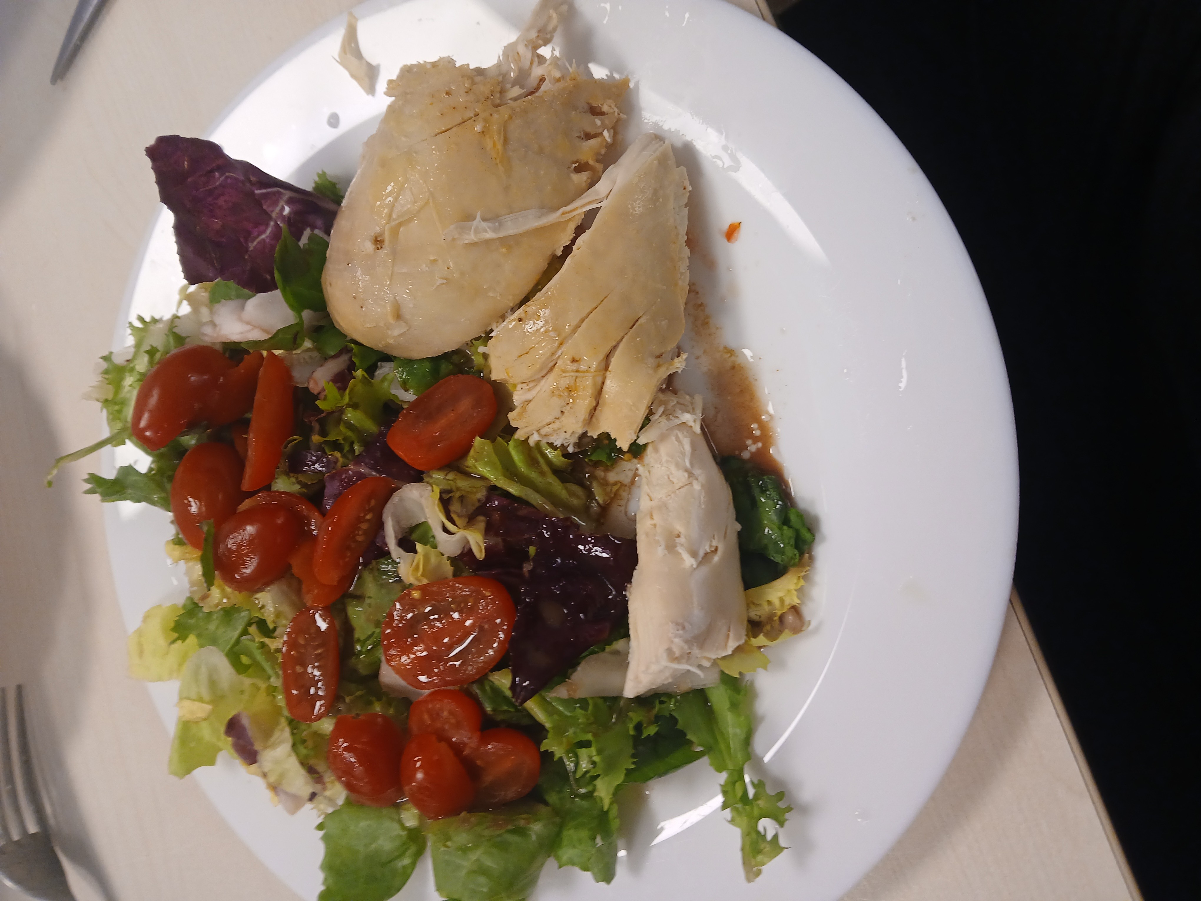 Salade poulet et tomates