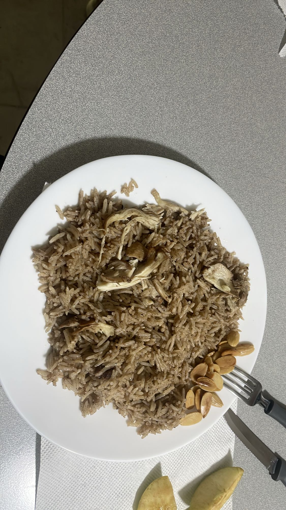 Chicken rice with nuts