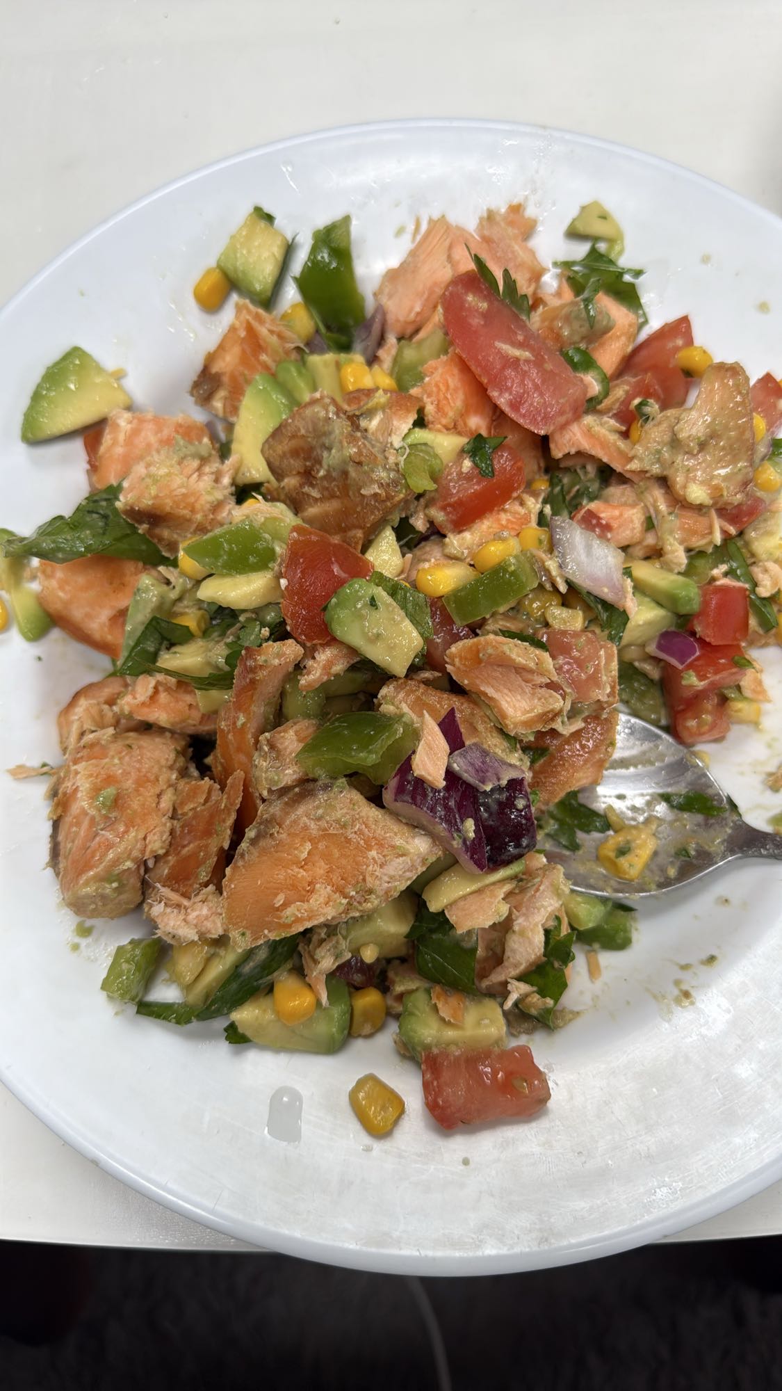 Laksesalat med grønnsaker