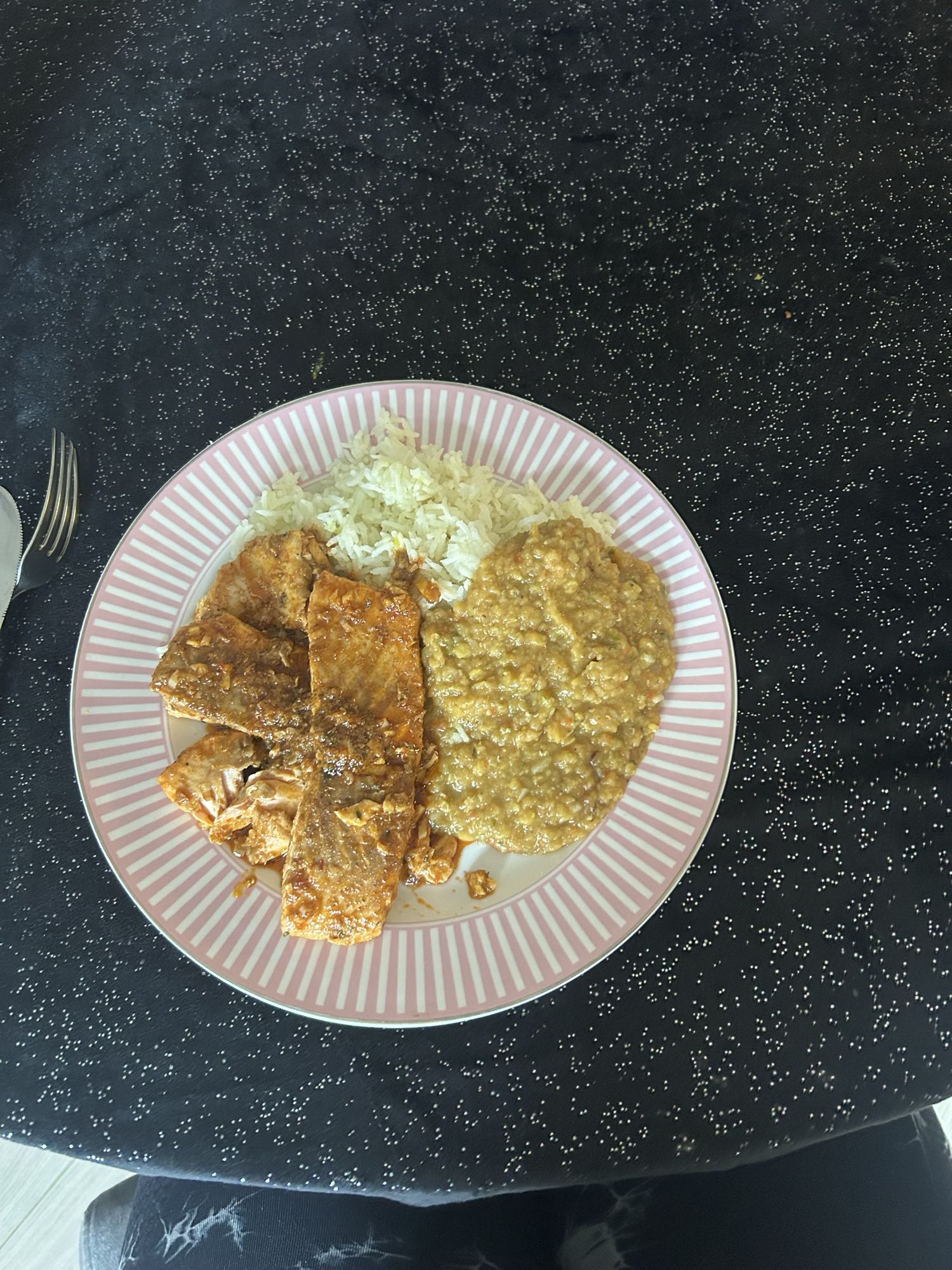 Zalm met rijst en linzen