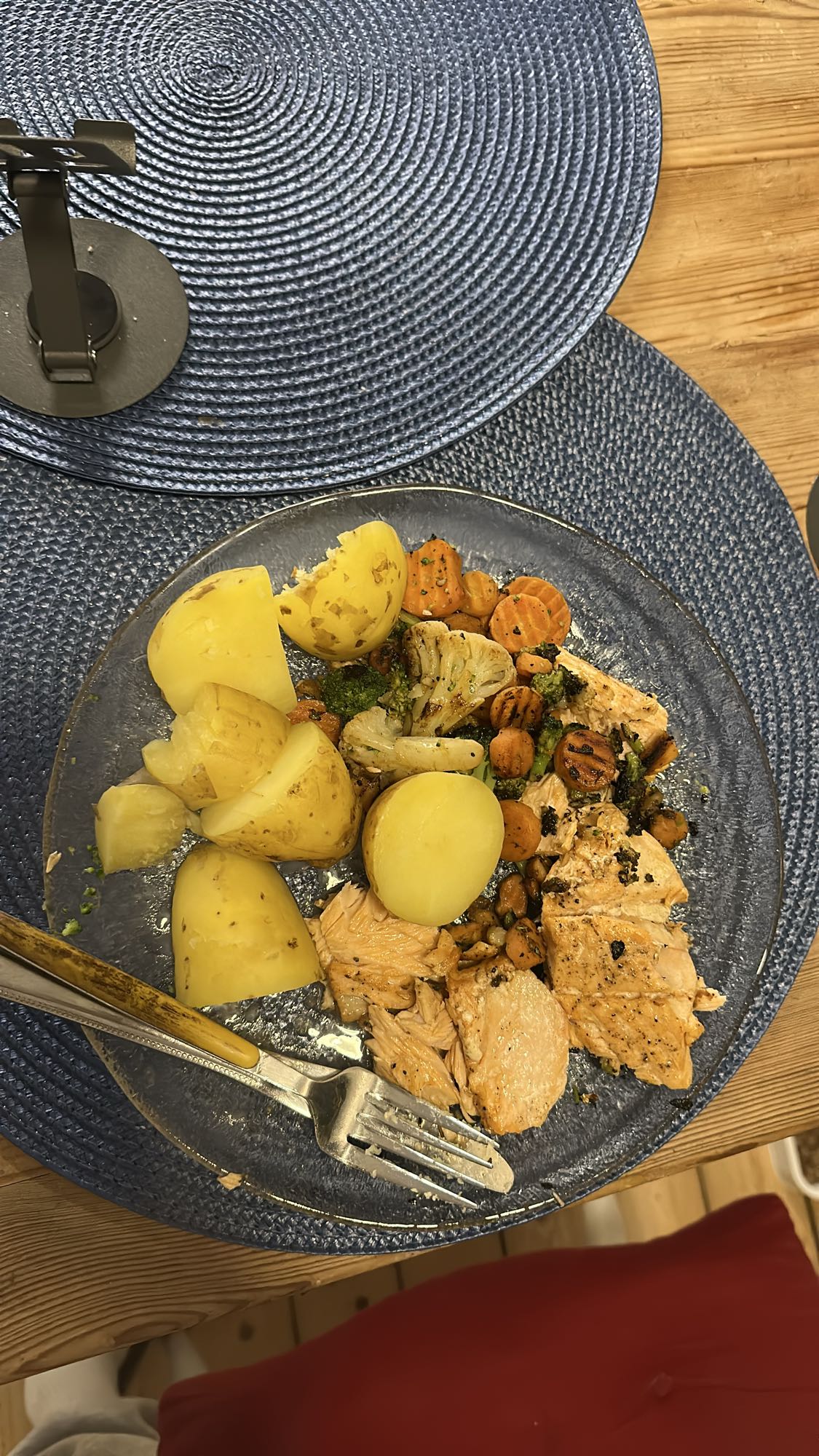 Lax med potatis och grönsaker