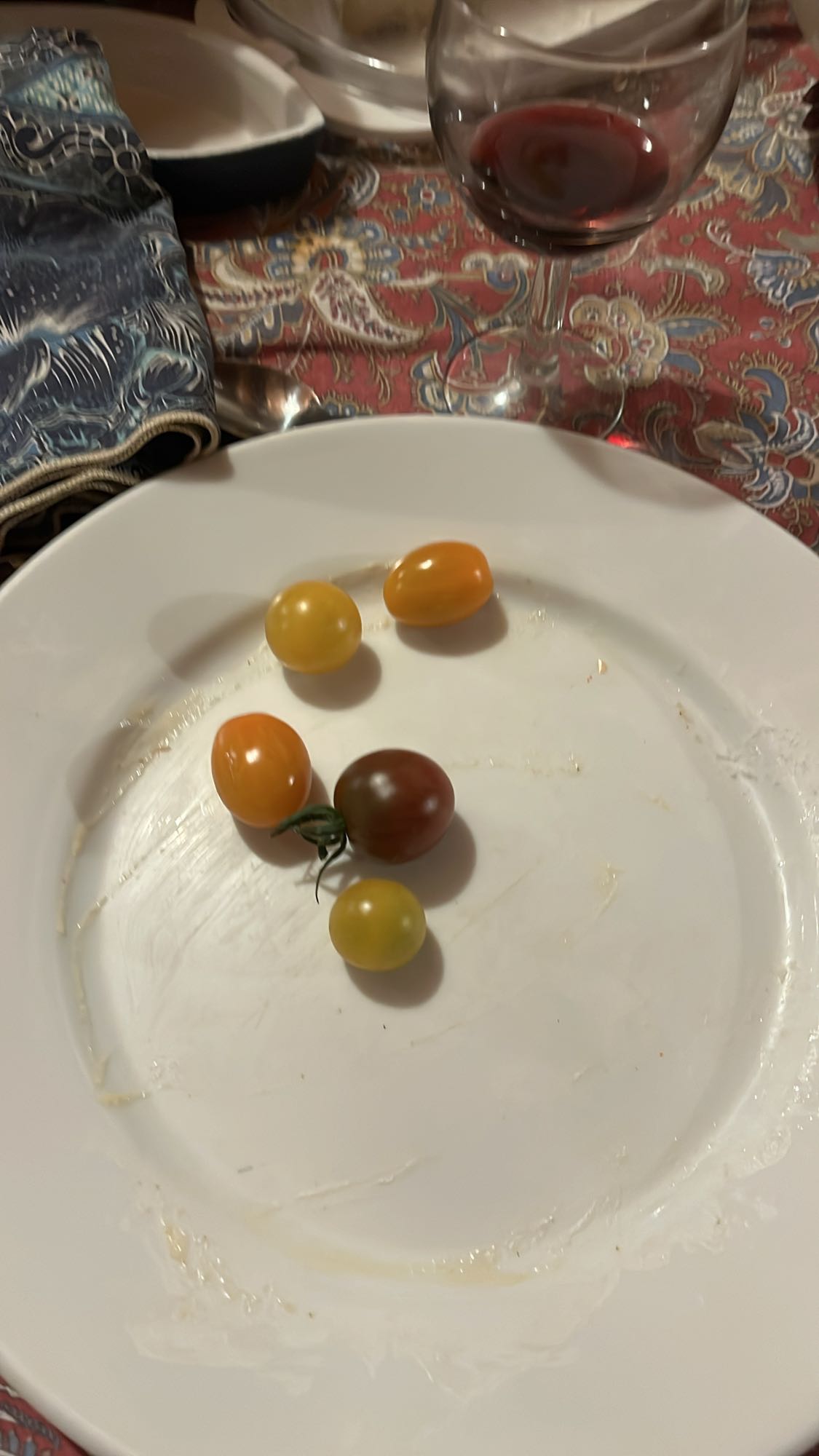 Tomates cerises colorées