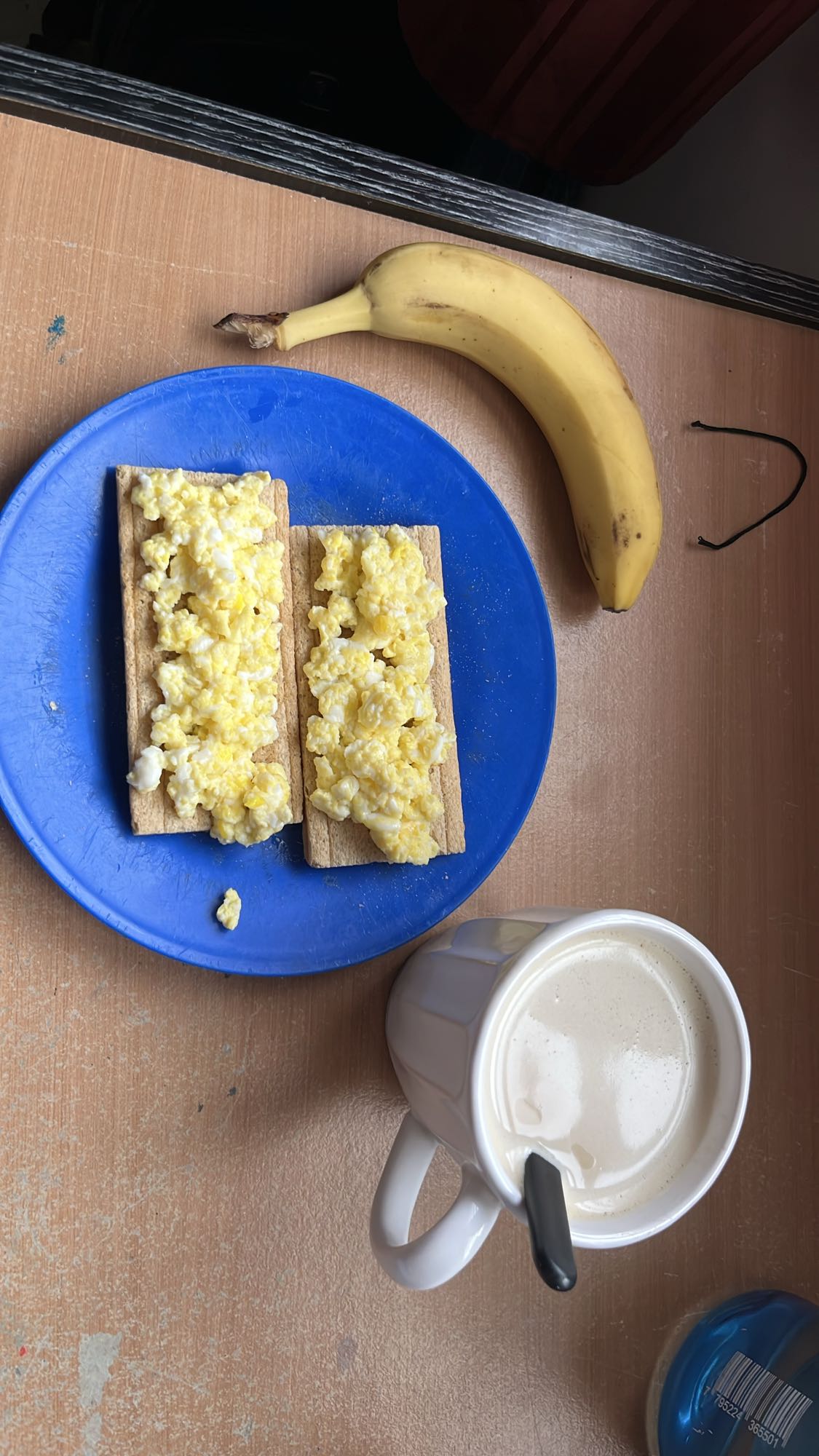 Desayuno con huevo y plátano
