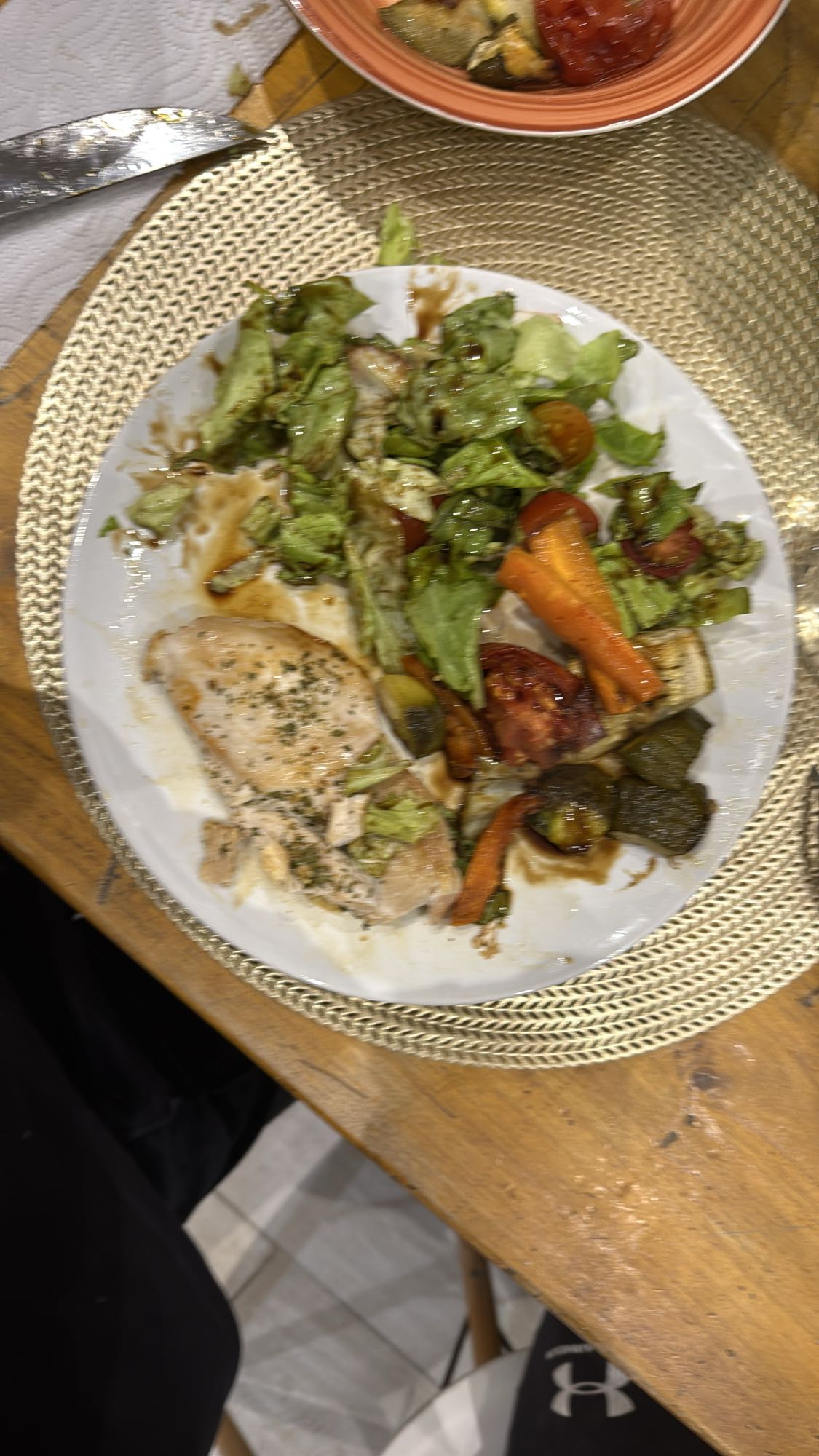 Pollo con ensalada mixta