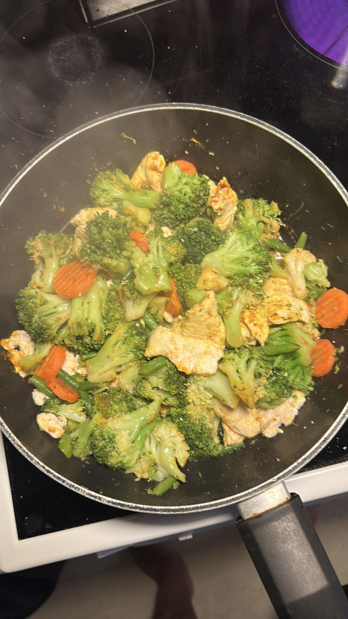 دجاج مع خضار سوتيه