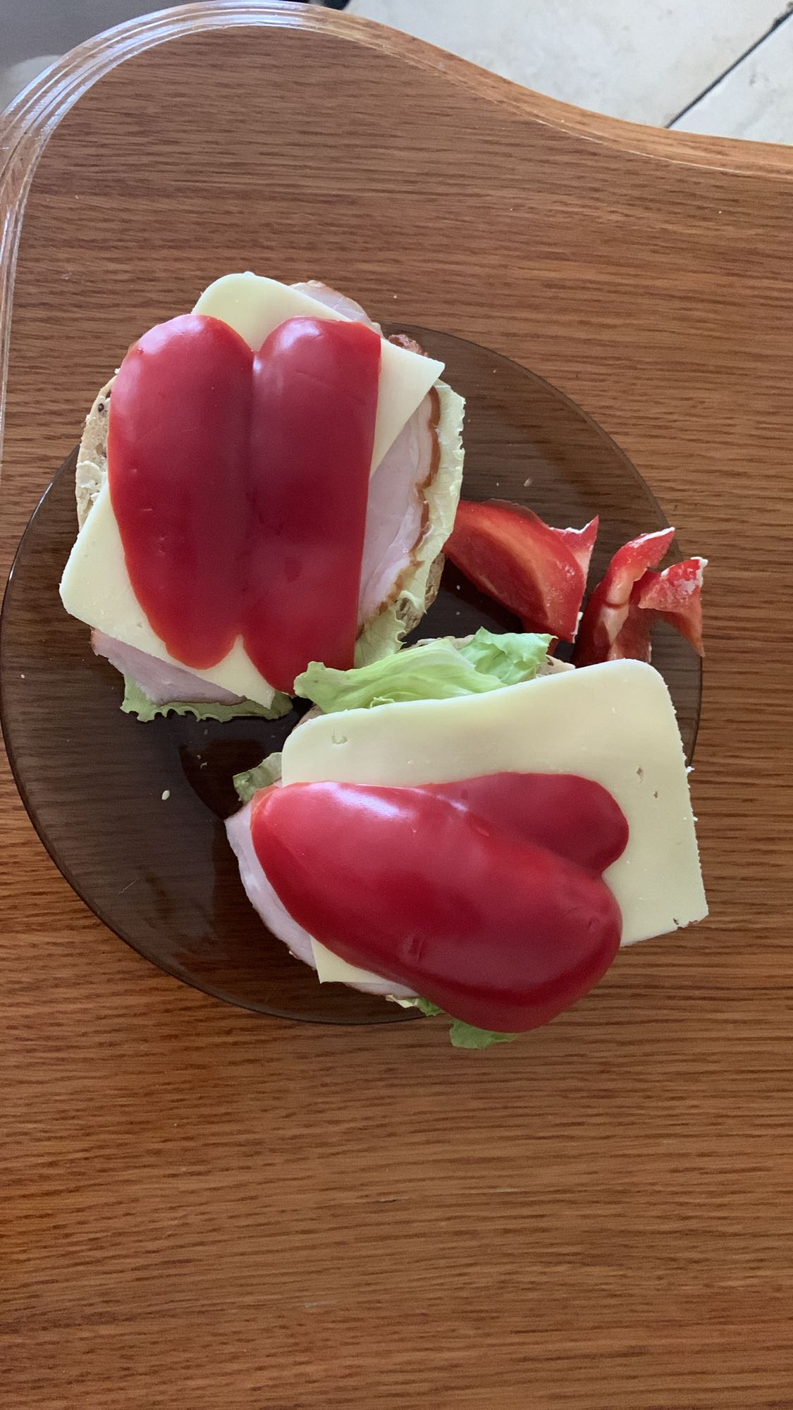 Kanapki z szynką i papryką