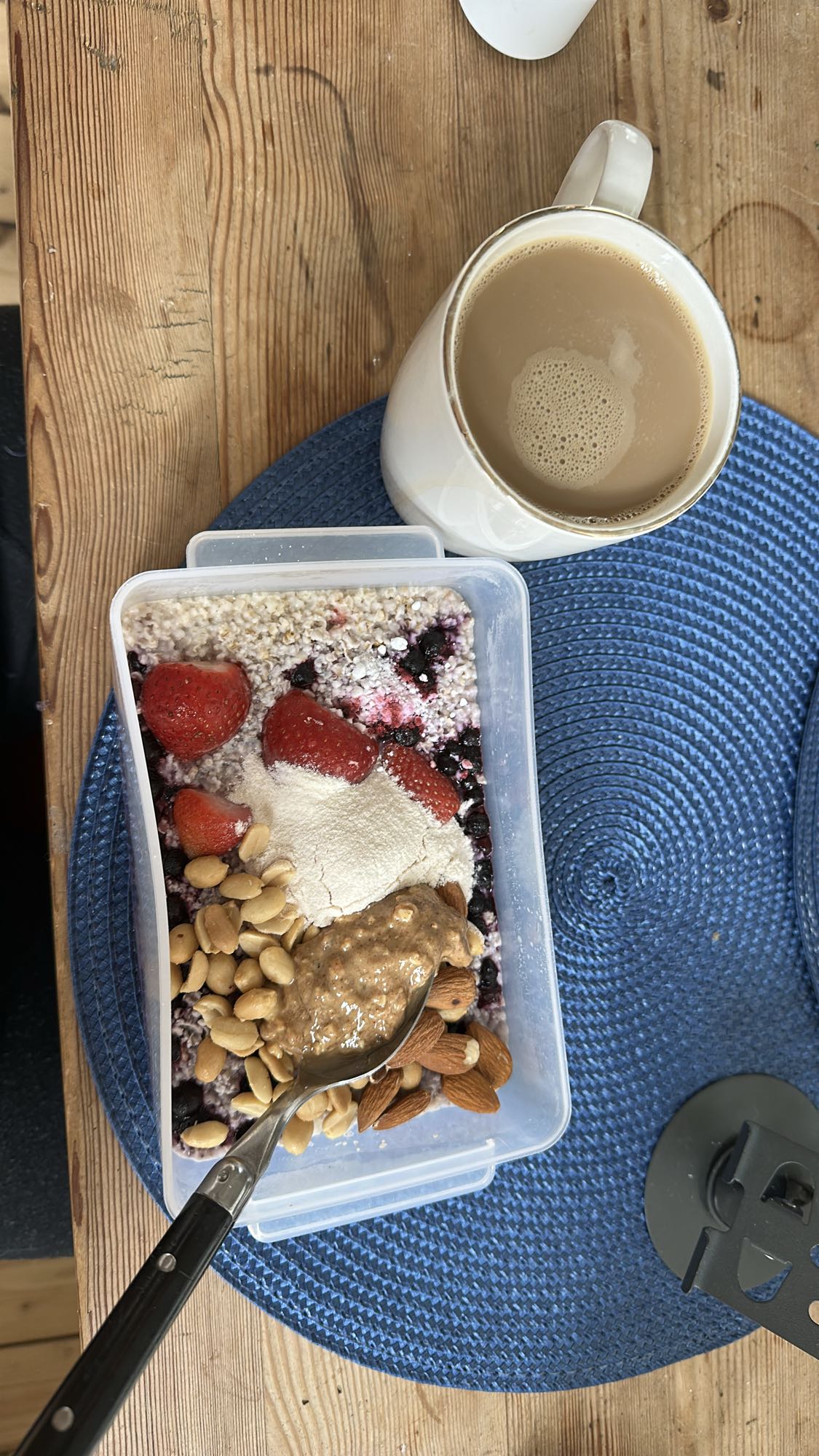 Havregryn med bär & nötter