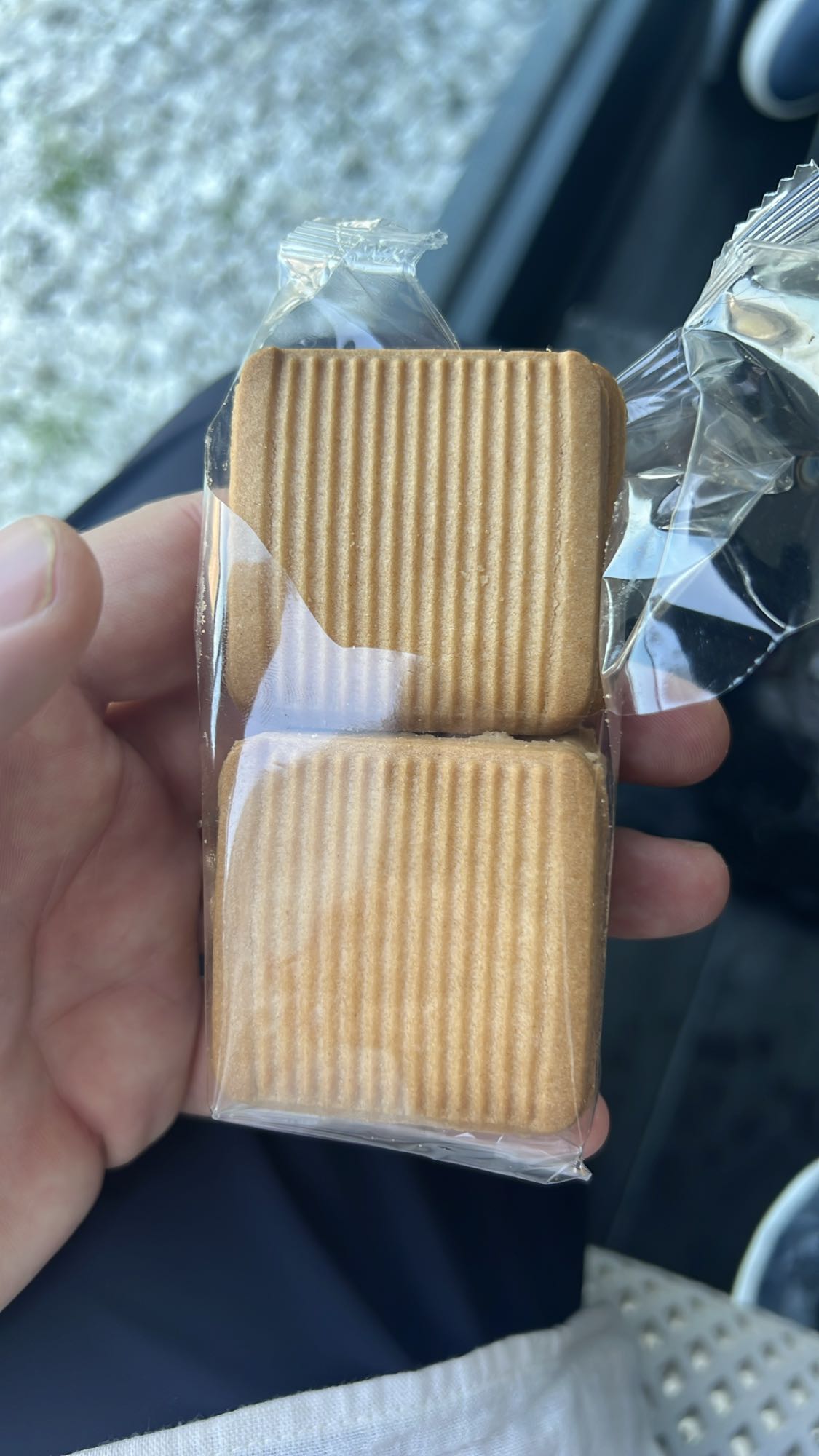 Biscuiți simpli ambalați