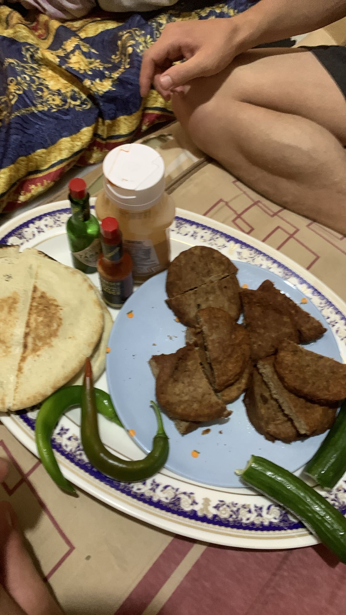 Kofta with pita and chili