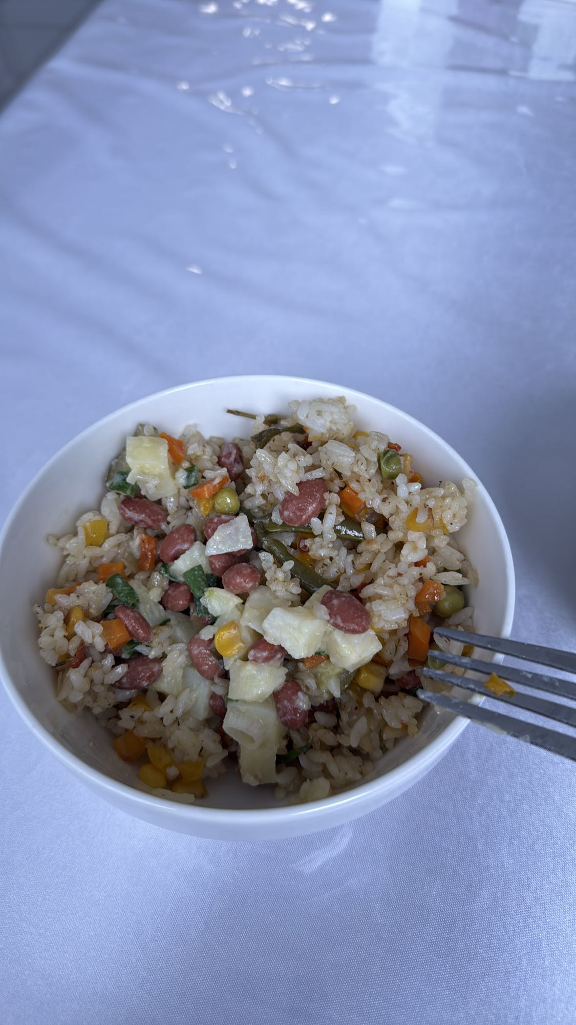 рис с овощами и сосисками