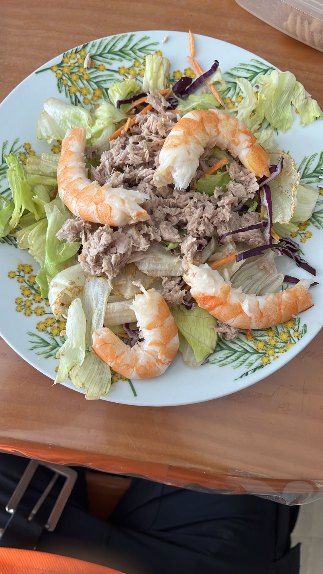 Ensalada de camarón y atún