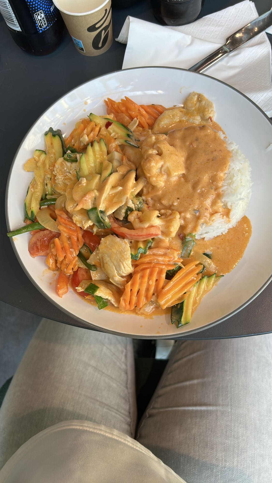 Kip met rijst en curry