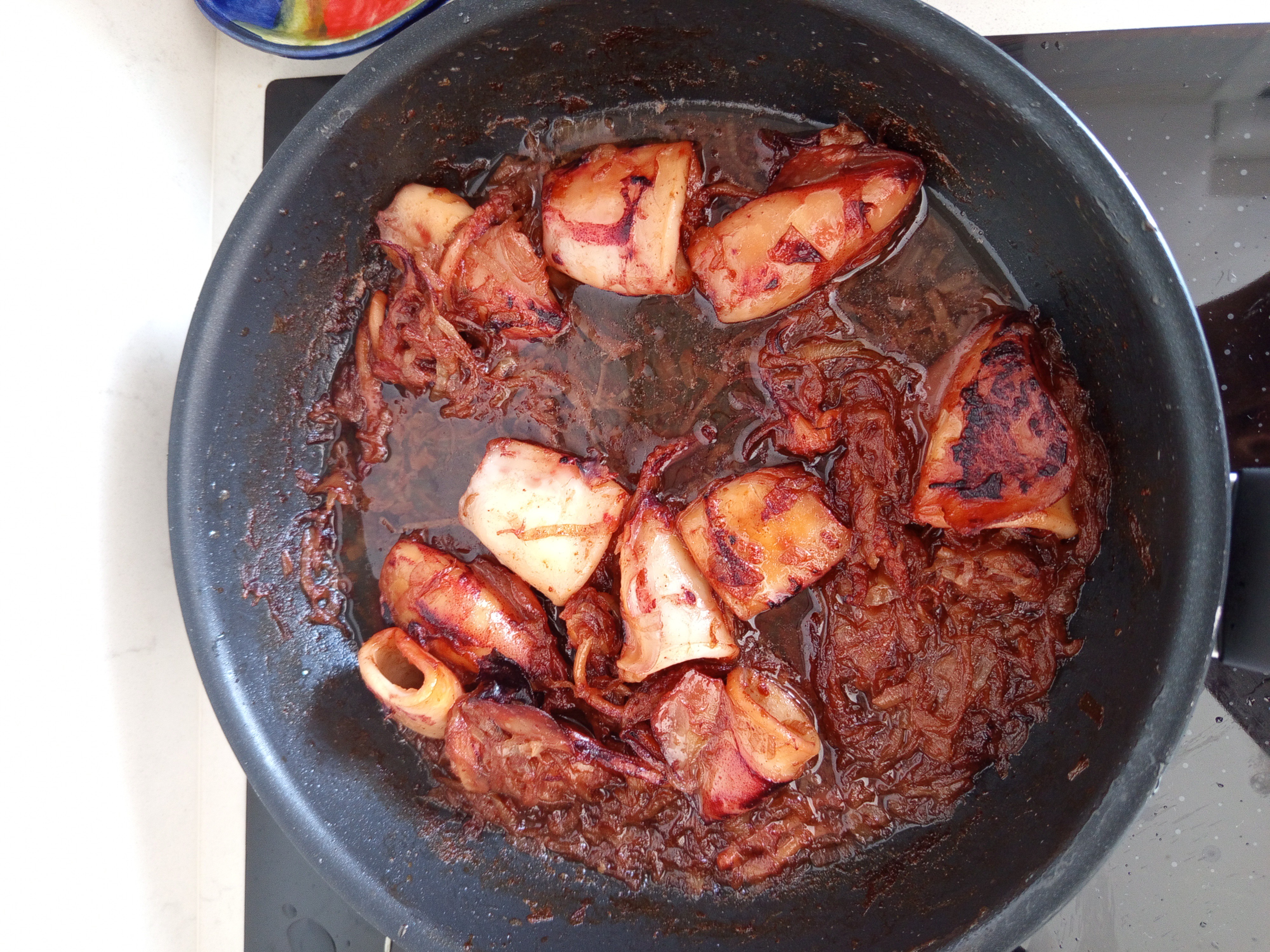 Calamares encebollados