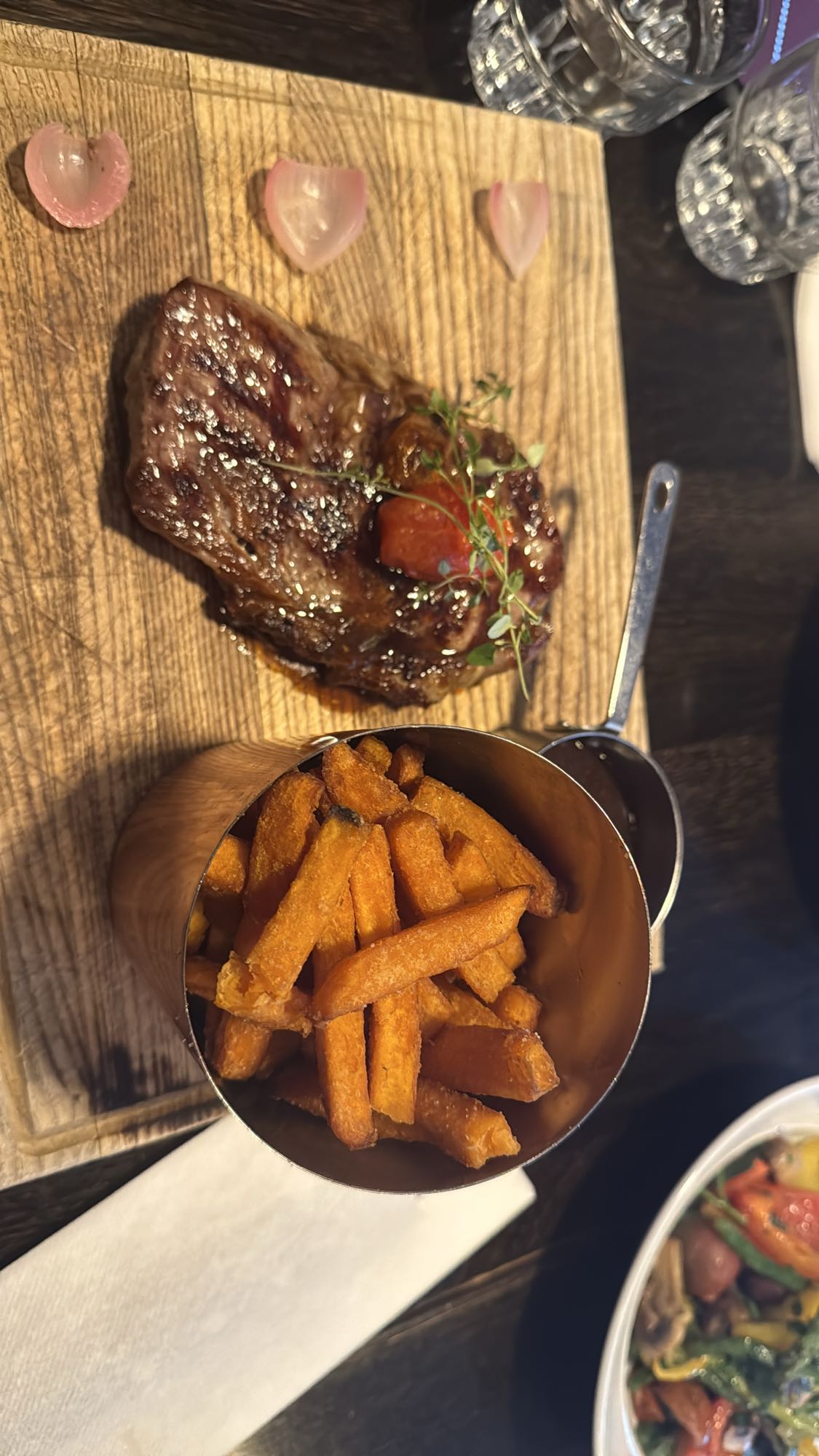 Biff med sötpotatispommes