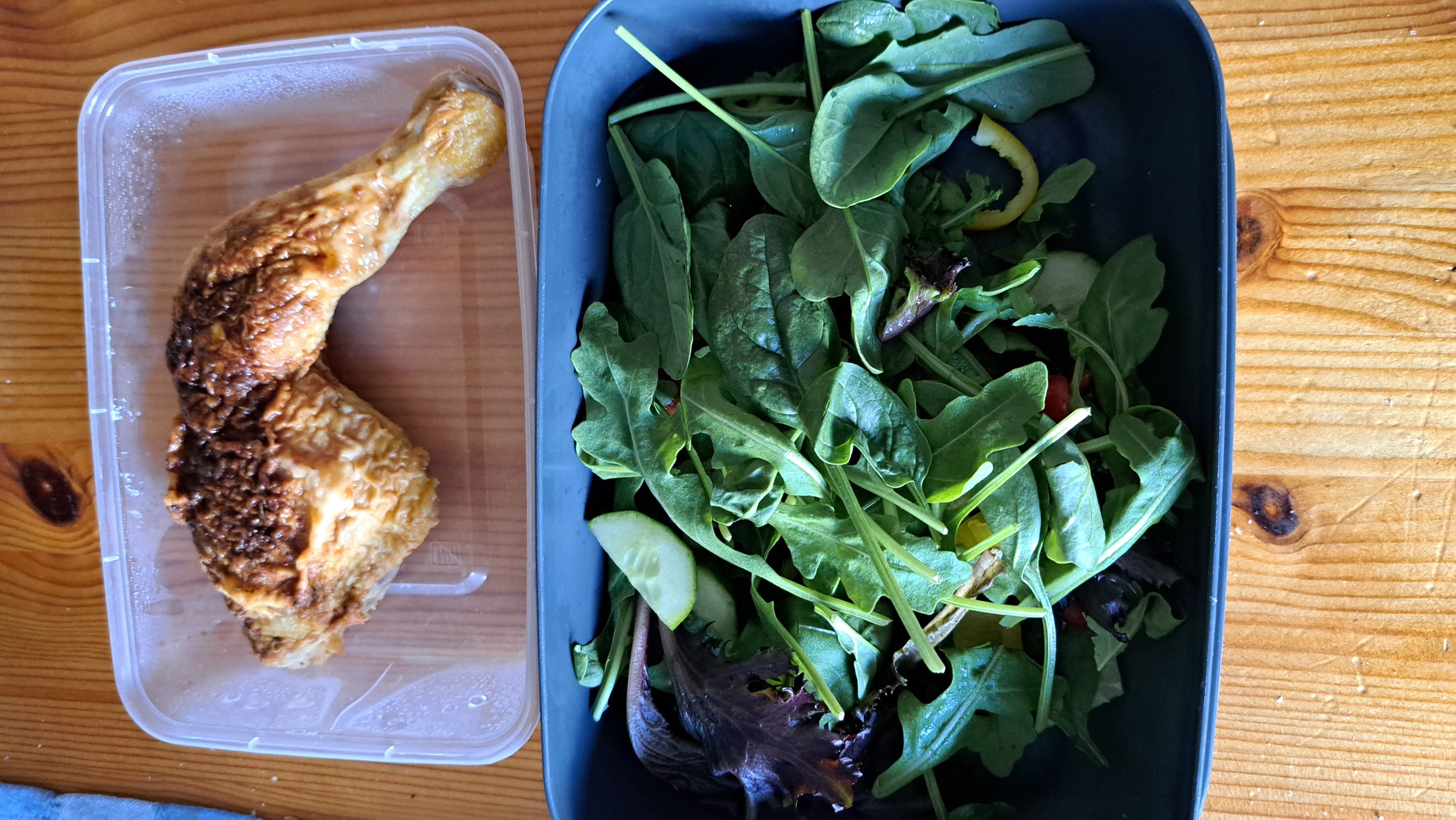 Kyckling med grönsallad