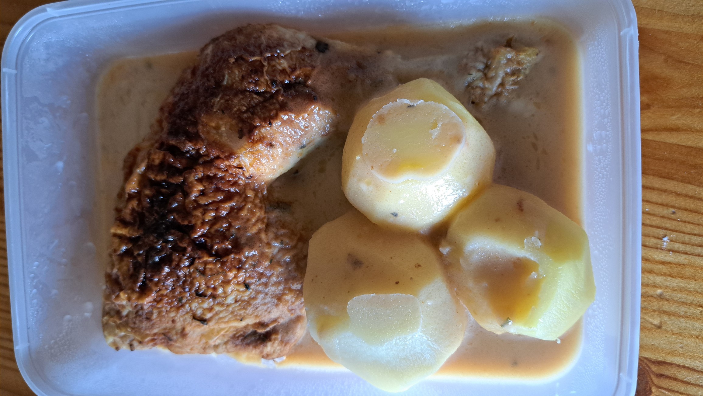 Kyckling med potatis och sås