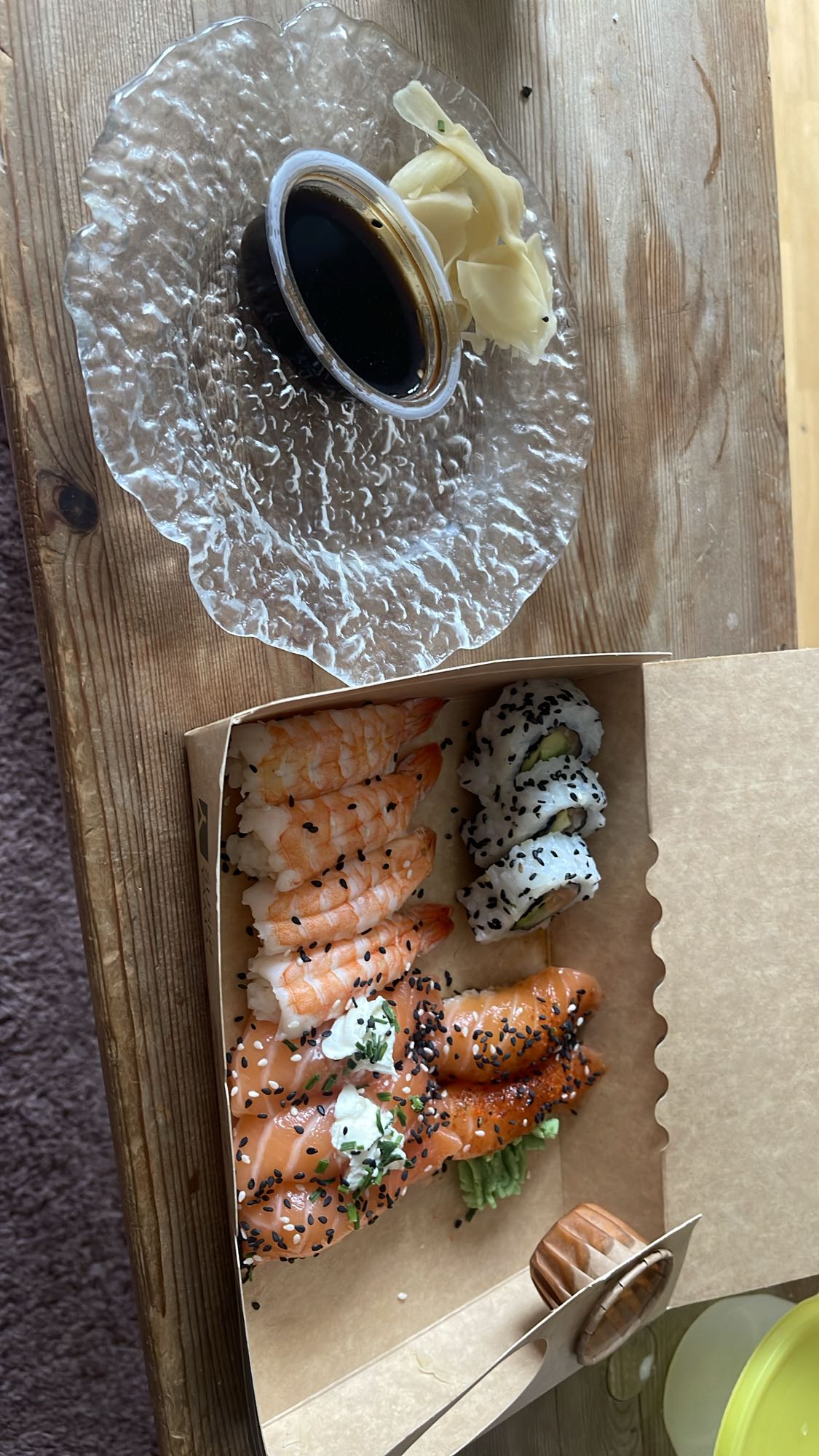 Sushilåda med lax & räkor