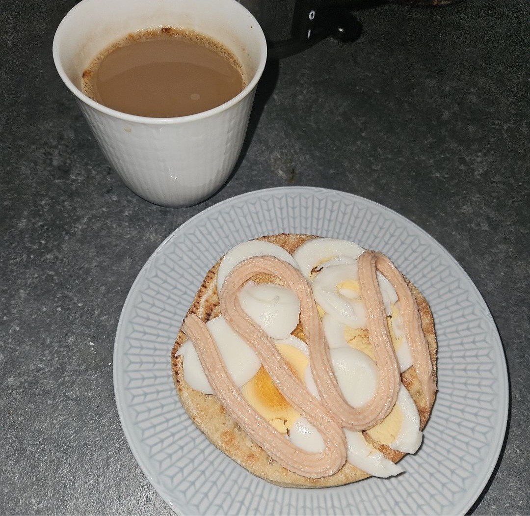 Äggmacka med kaffe