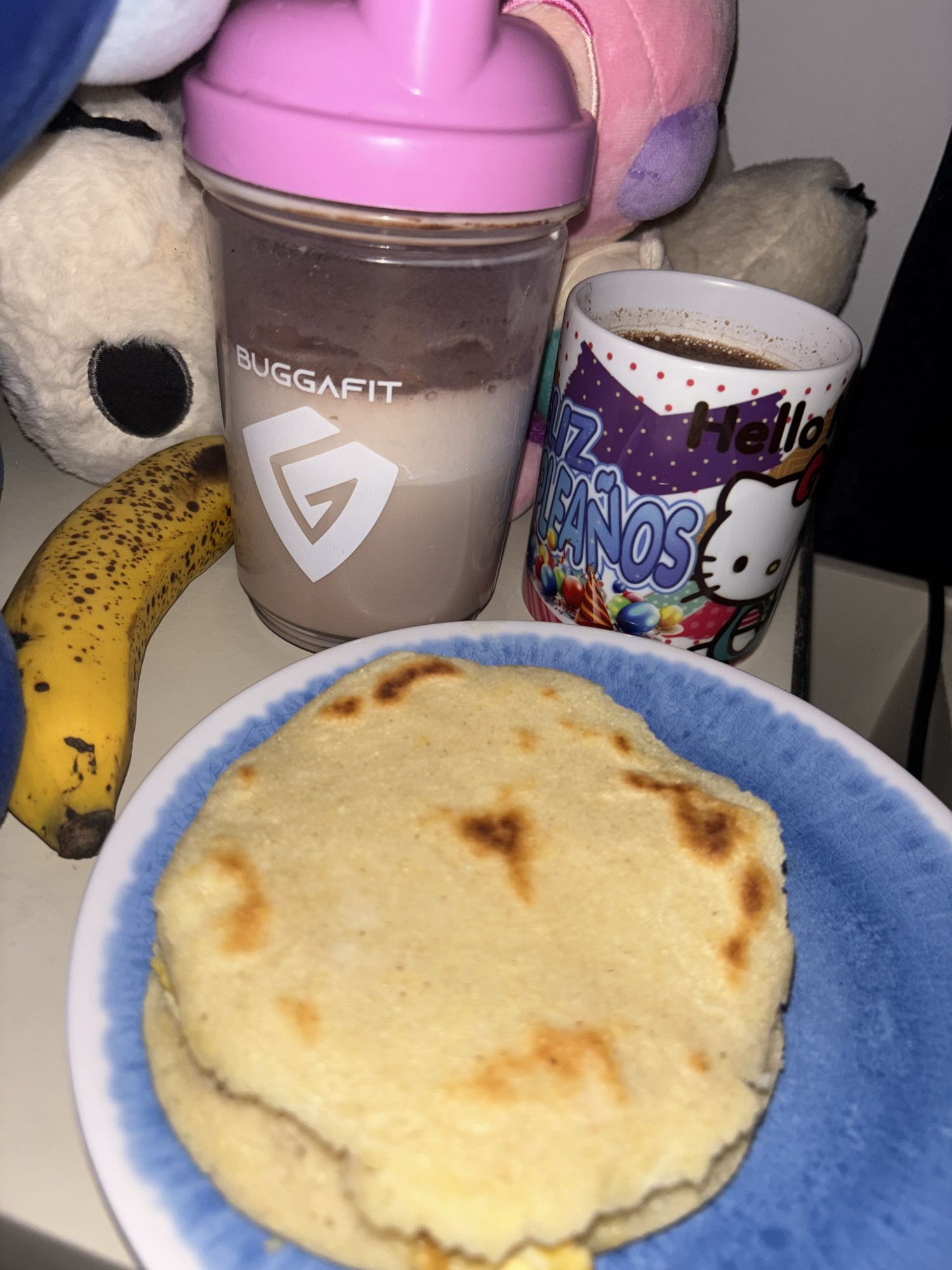 Desayuno con arepa y batido