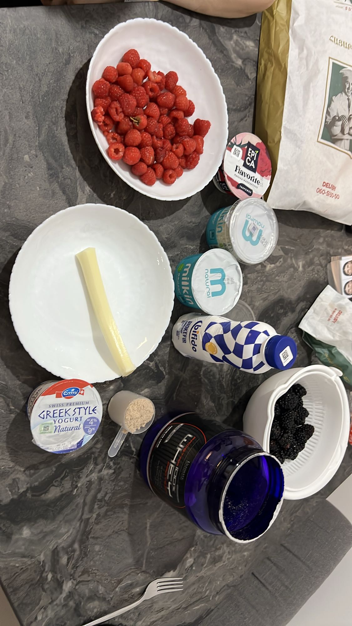 մրգային յոգուրտով խառնուրդ