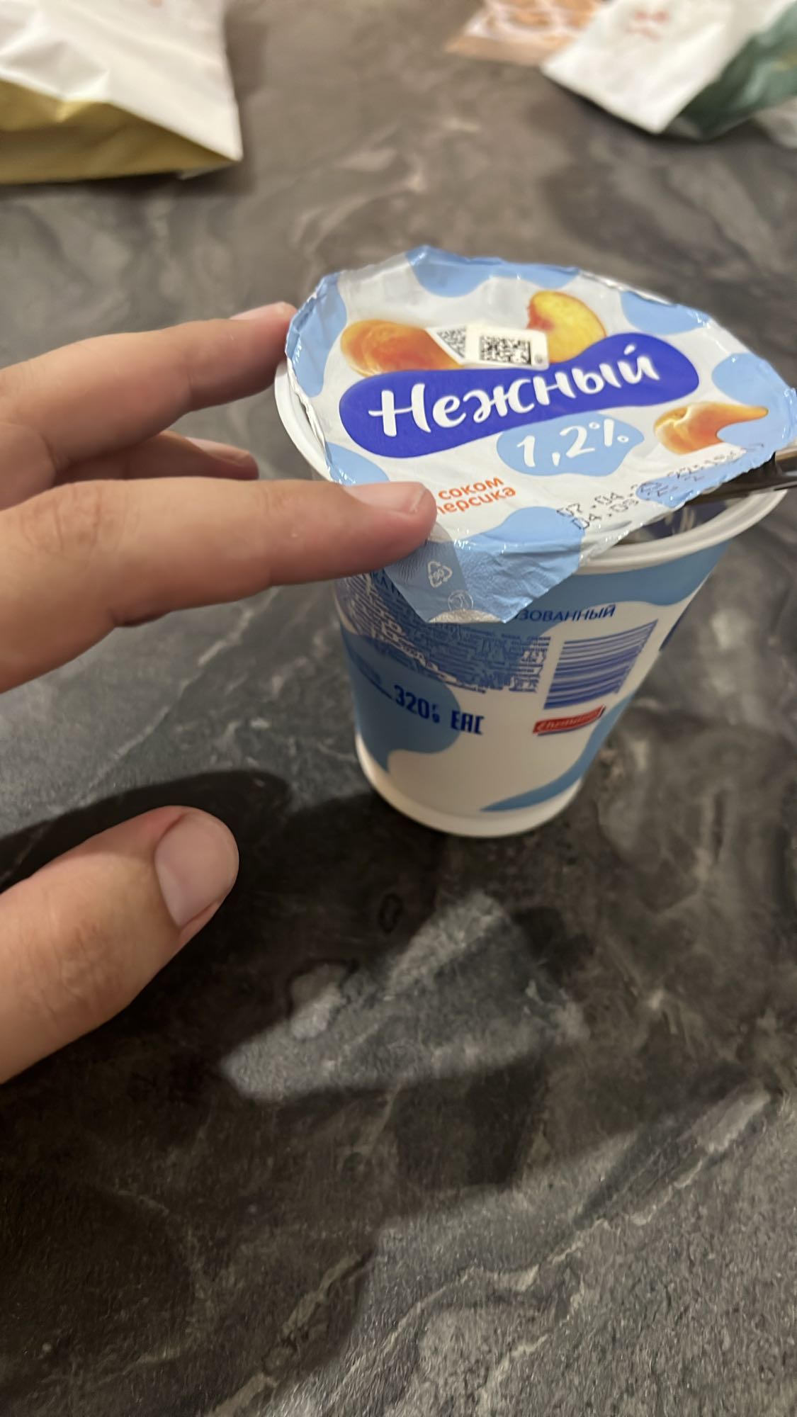 դեղձով յոգուրտ