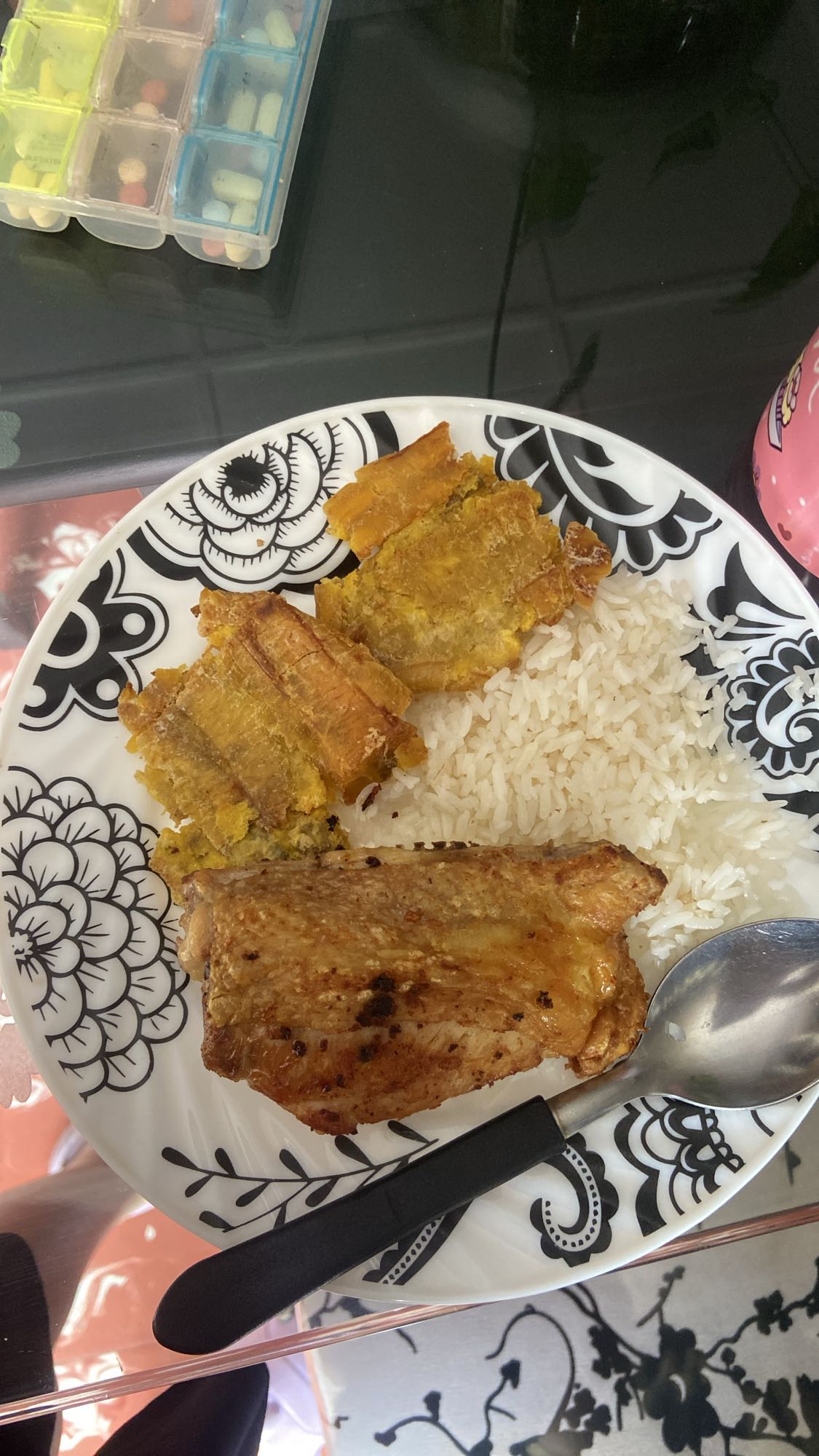 Cerdo con arroz y plátano