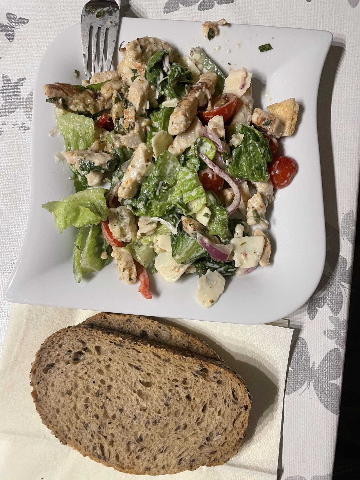 Kip Caesar salade met brood