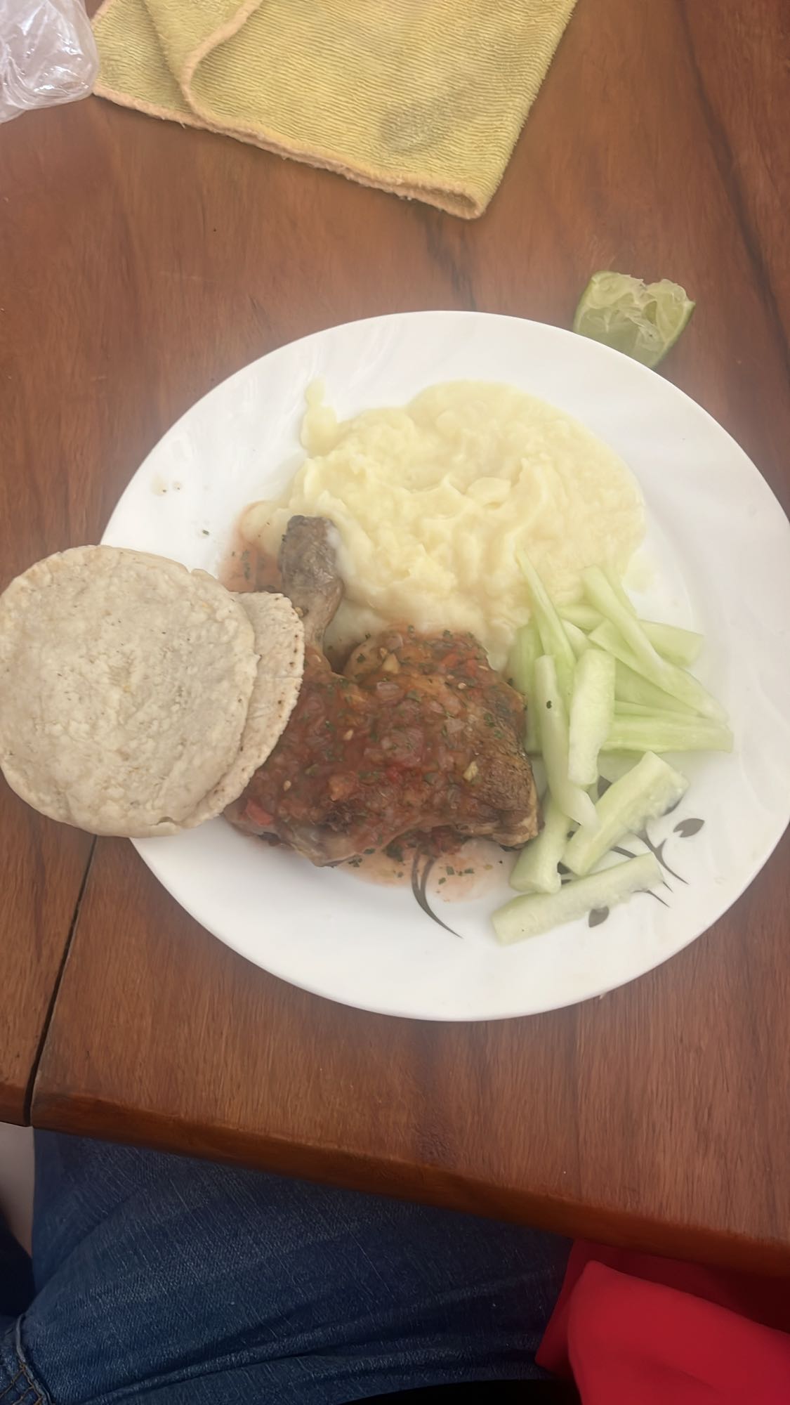 Pollo con puré y verduras