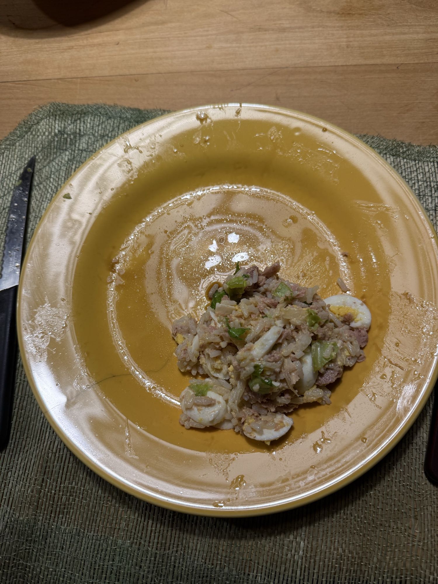 ensalada de arroz y atún