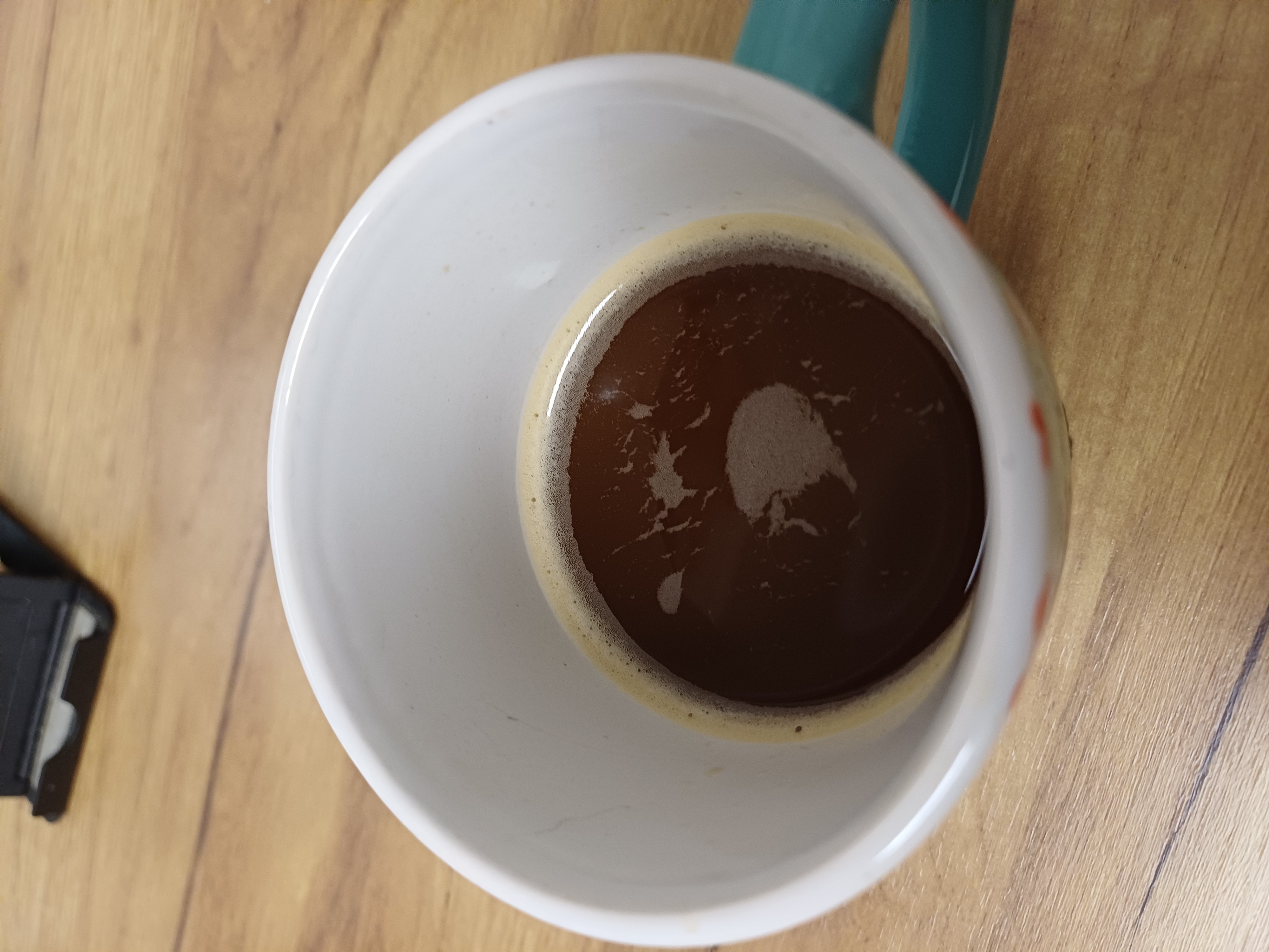 Zwarte koffie mit Mandelmilch