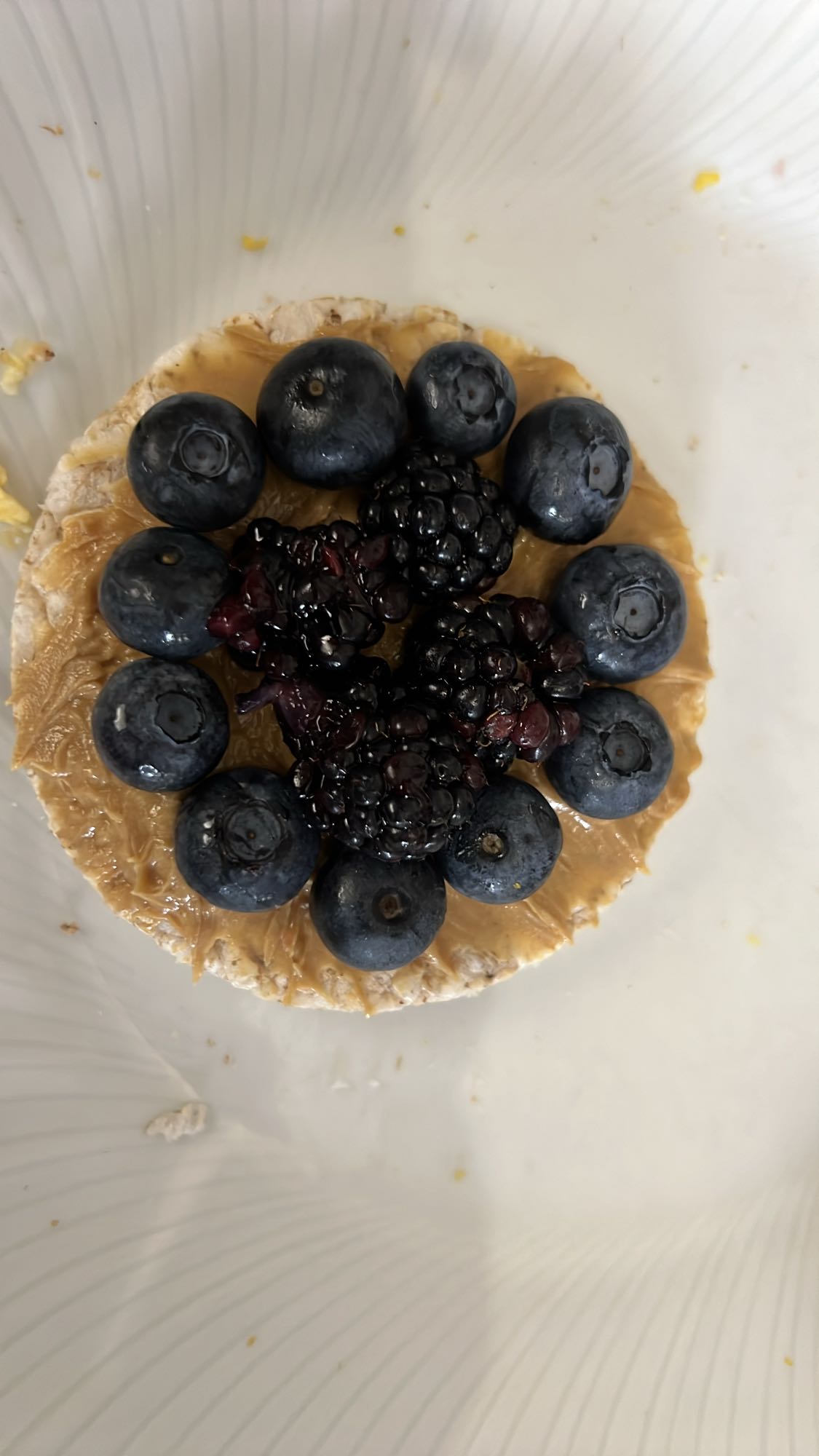 Rice cake with berries