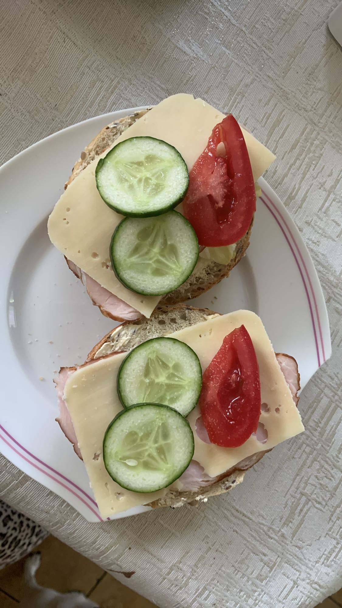 Kanapki z serem i warzywami