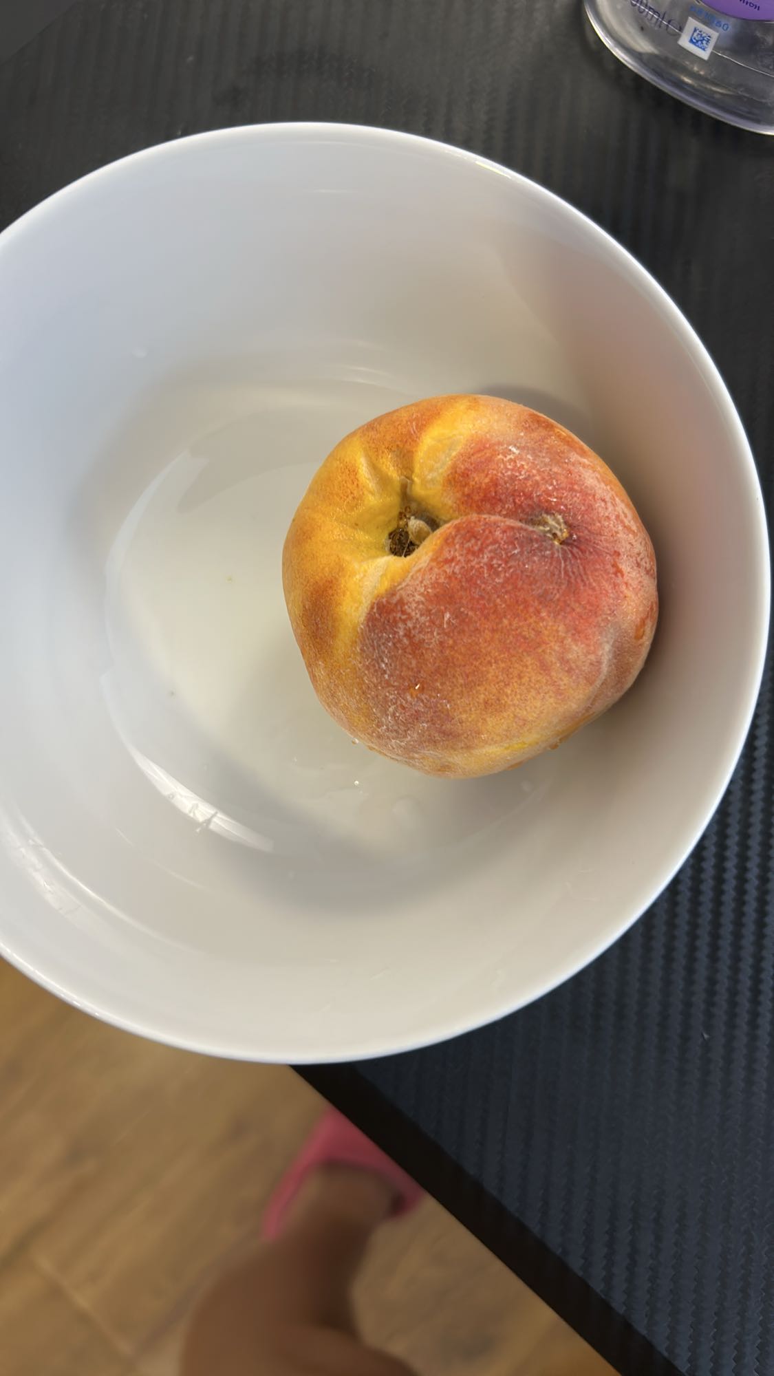 Piersică proaspătă