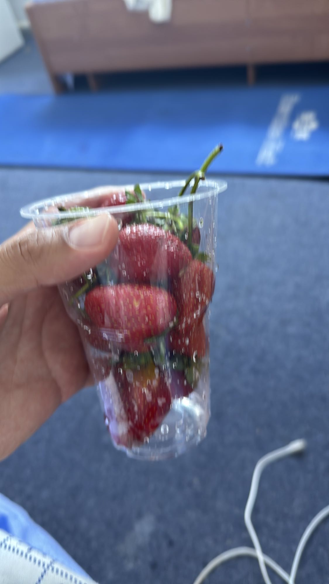 клубника в стакане