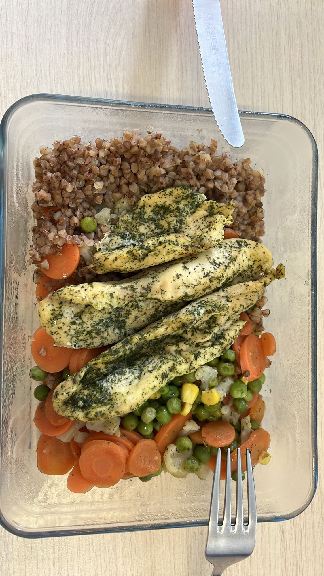 Kurczak z kaszą i warzywami