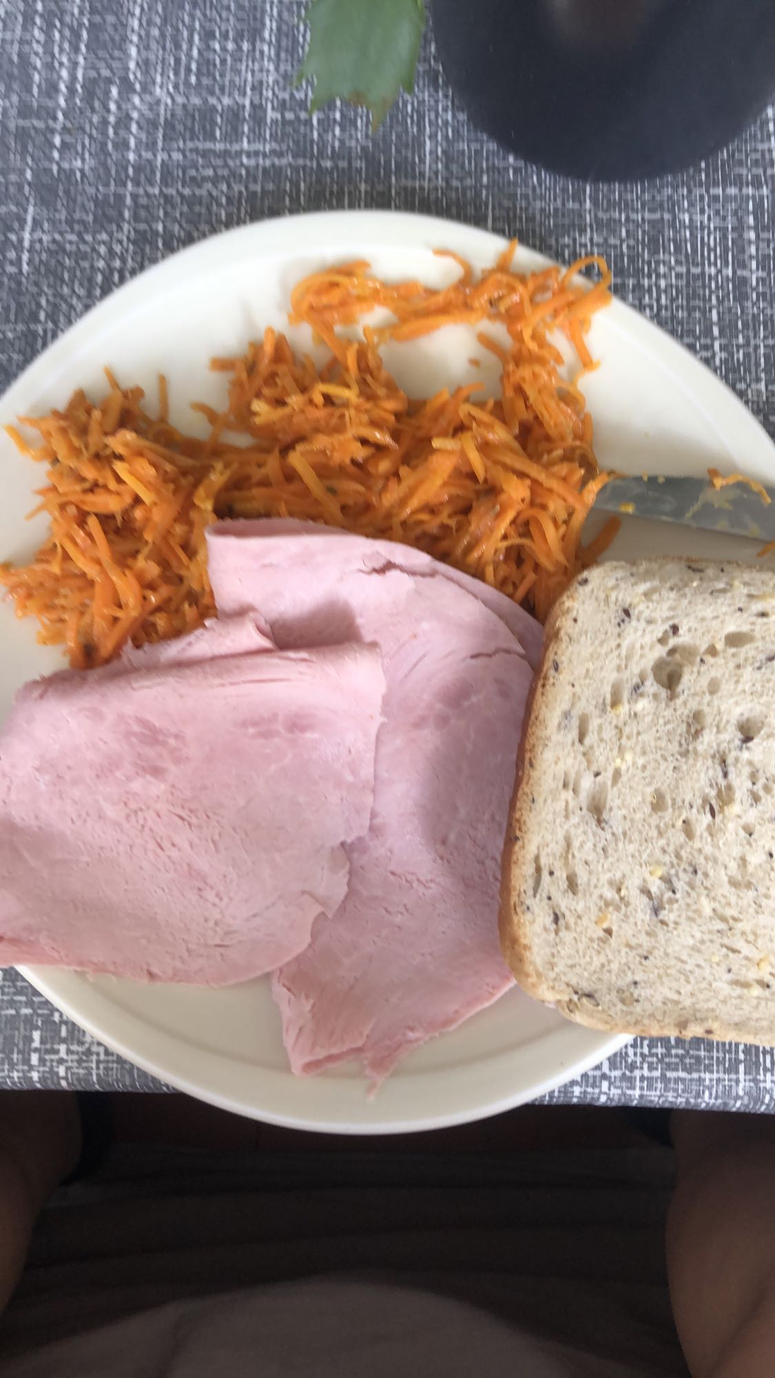 Jambon, carottes, pain