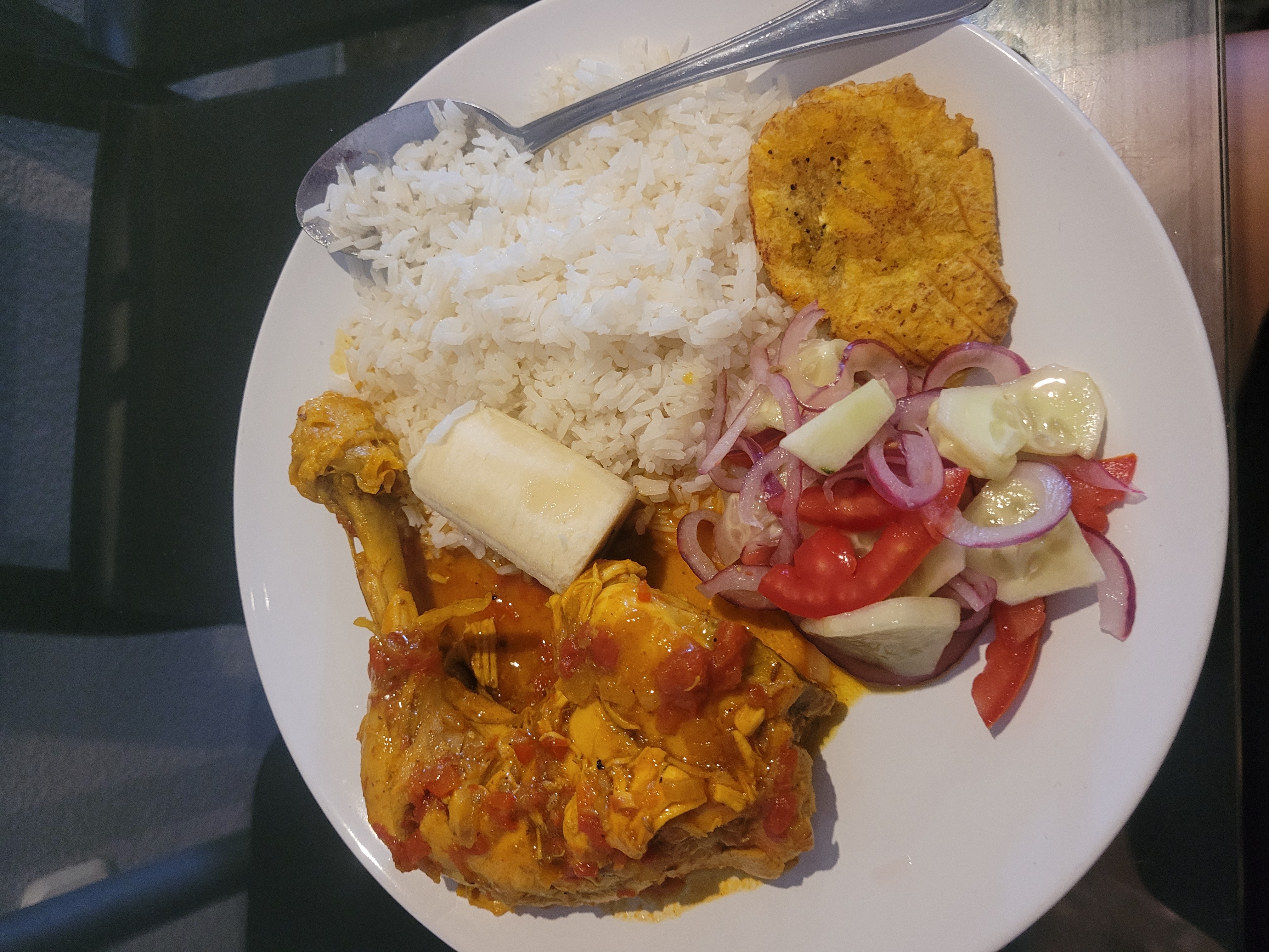 Pollo con arroz y ensalada