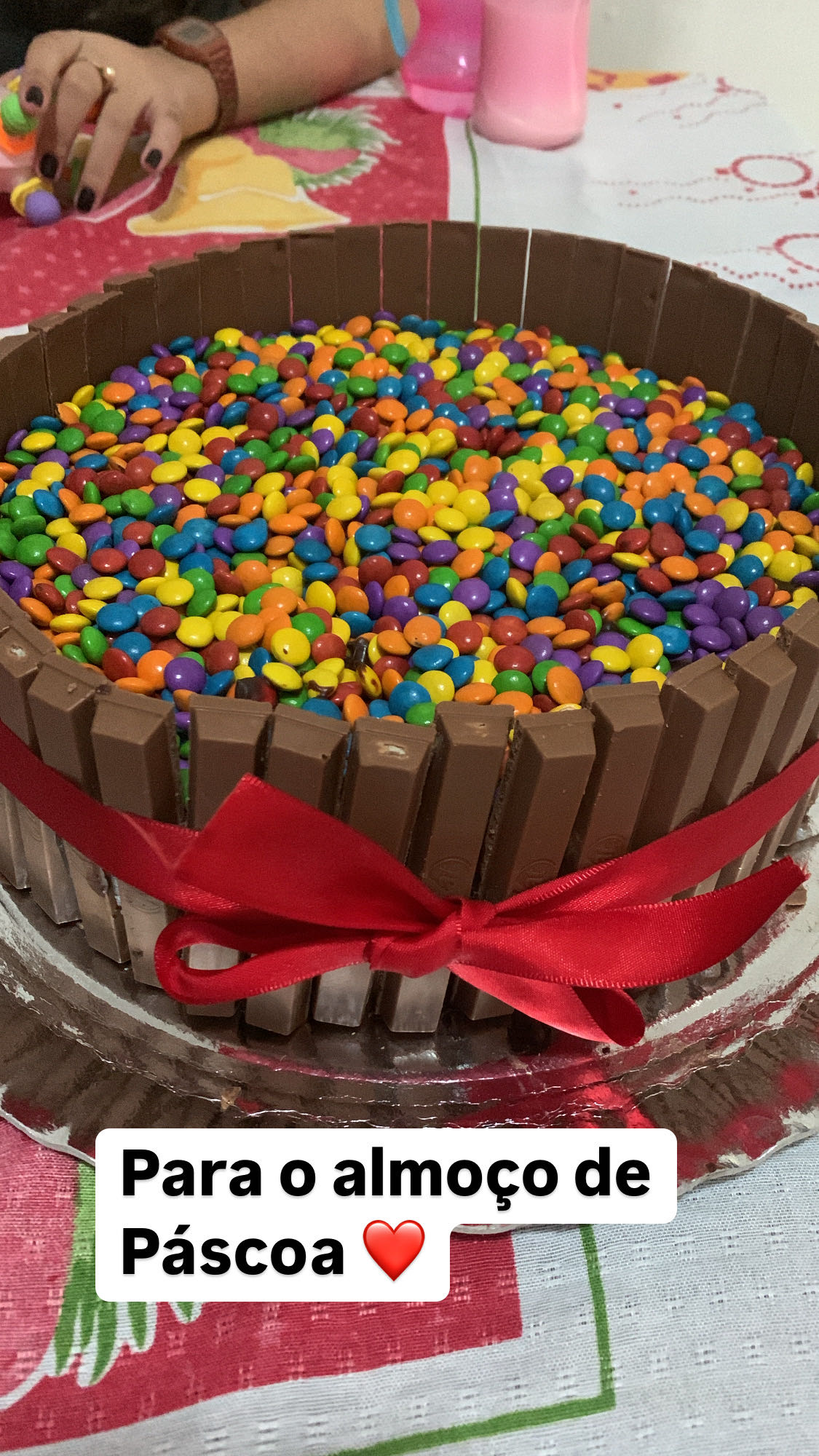 Bolo KitKat e Confetes