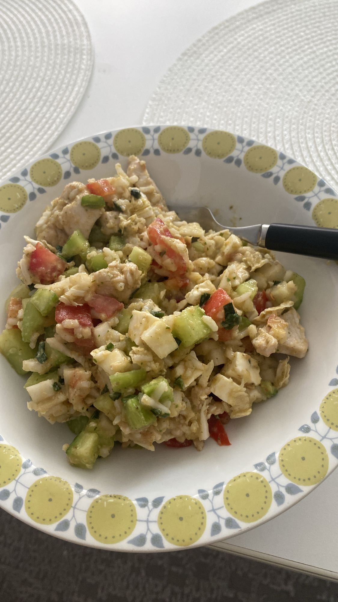 Sałatka z kurczakiem i warzywami