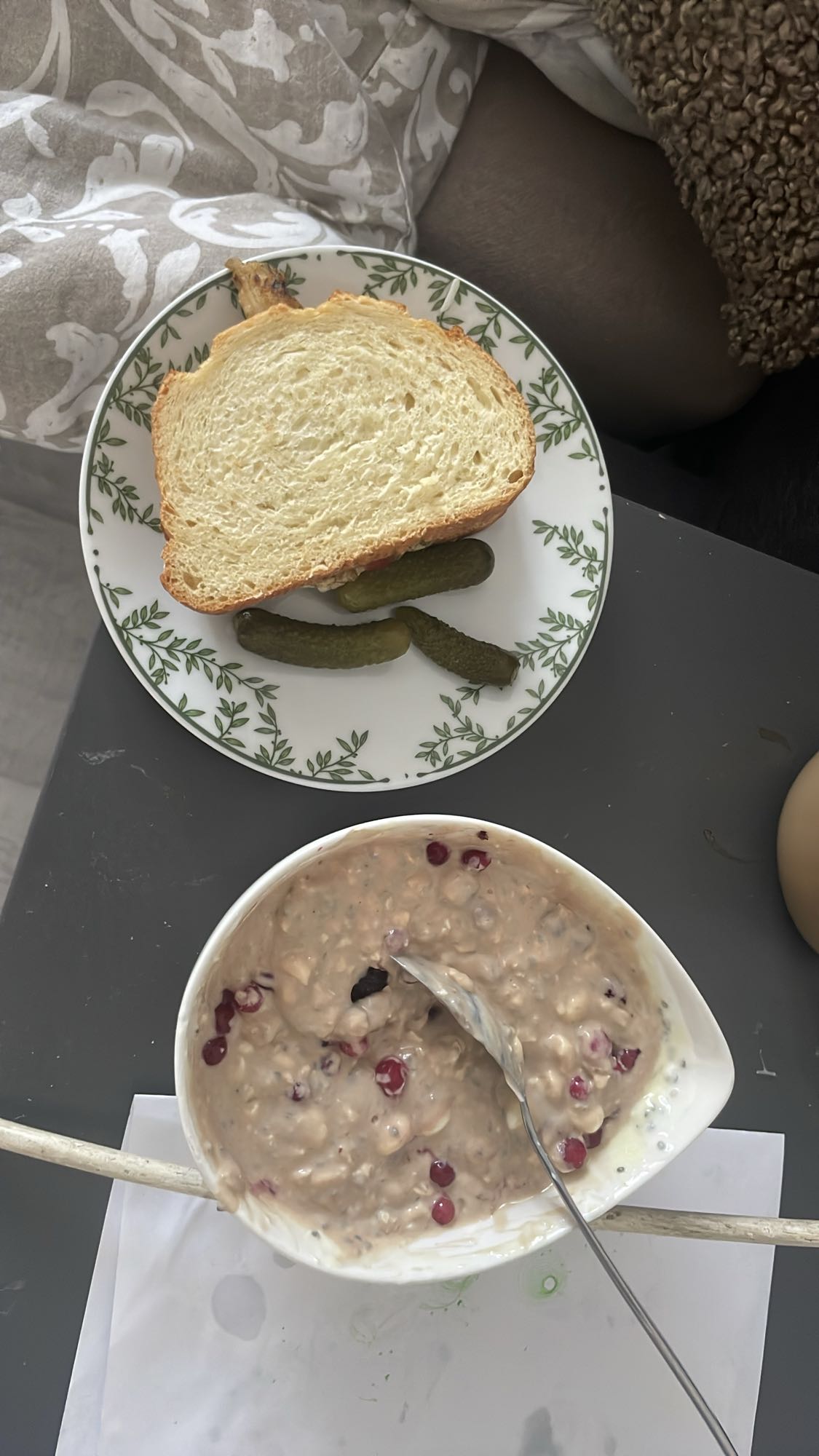 Mic dejun cu terci și pâine