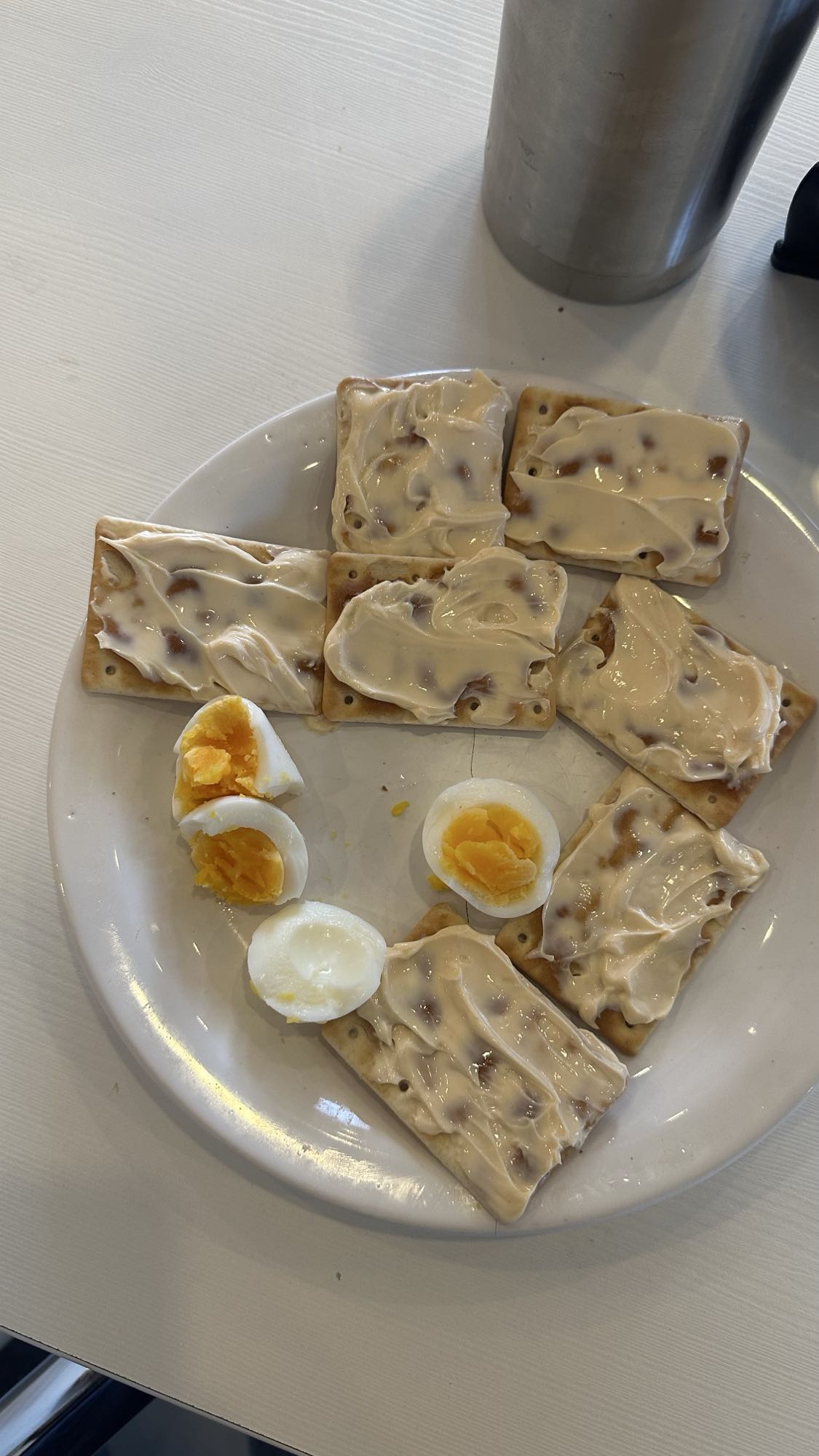Galletas con huevo y mayonesa