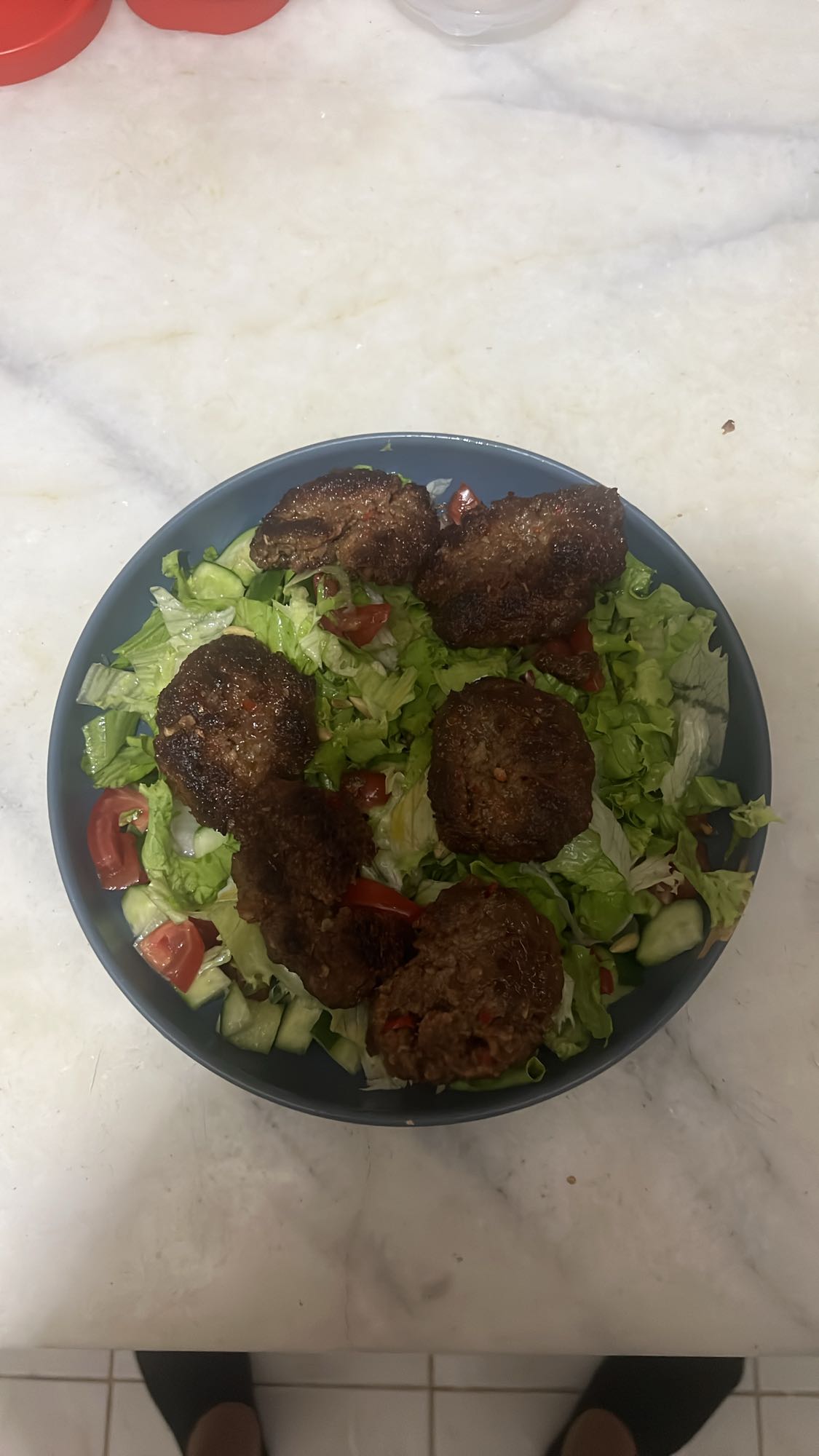 Köfteli salata kasesi