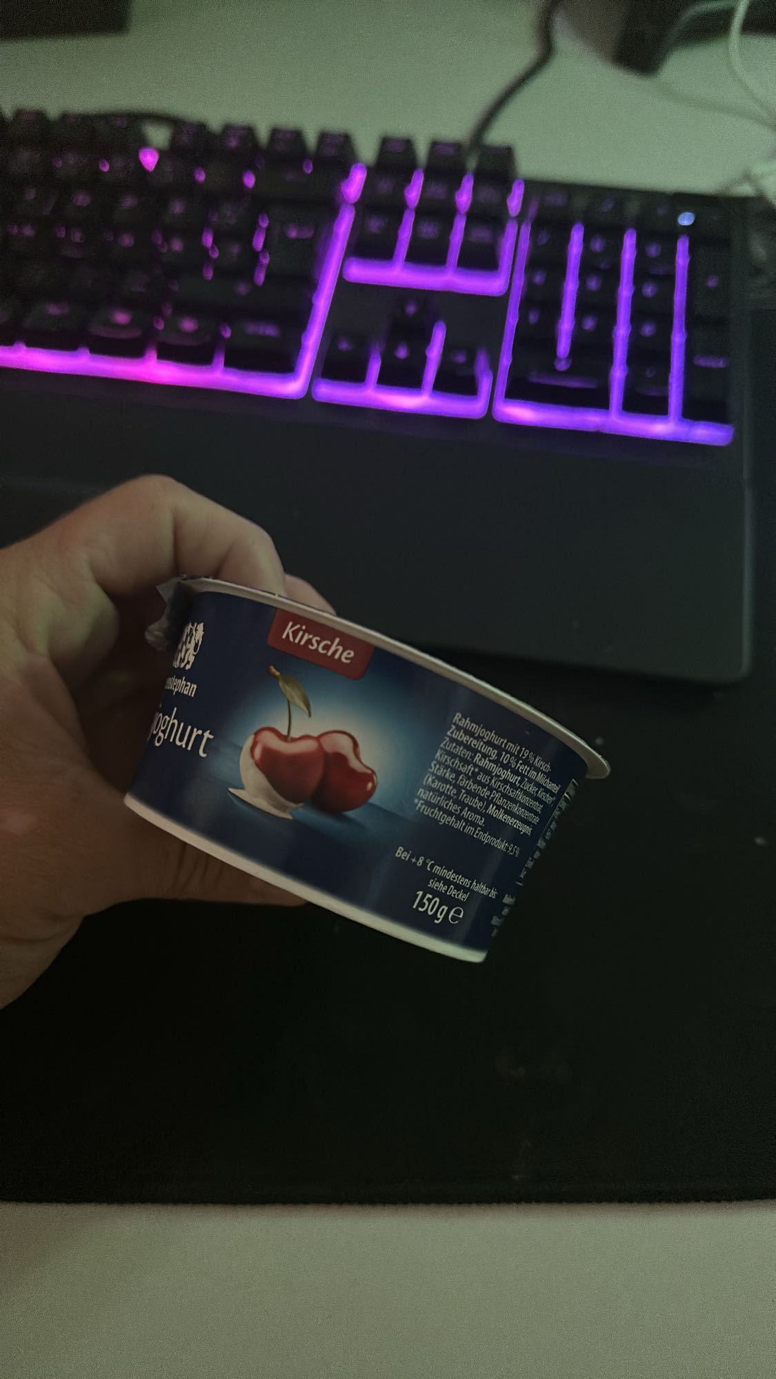 Kirschjoghurt Becher