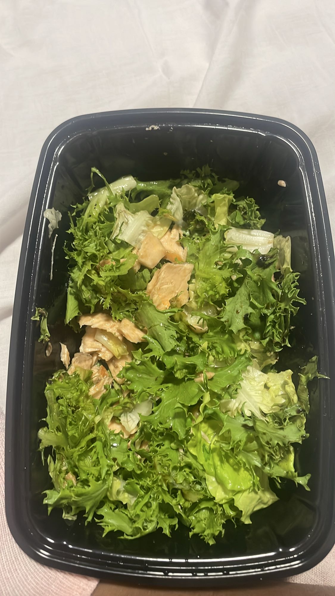ensalada de pollo y lechuga