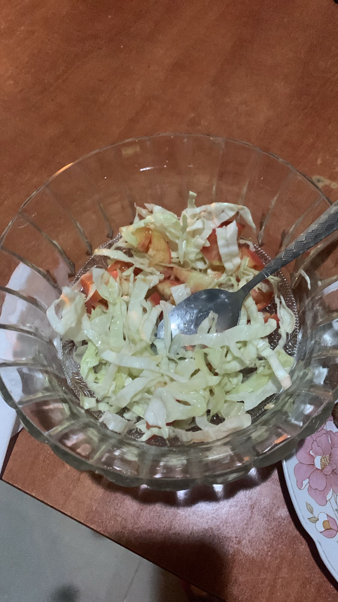 Simple cabbage tomato salad