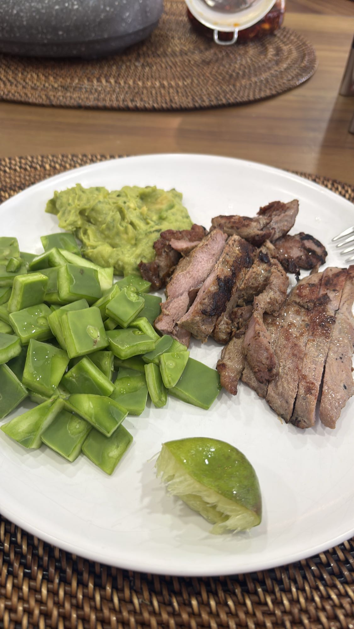 carne con nopales y guacamole