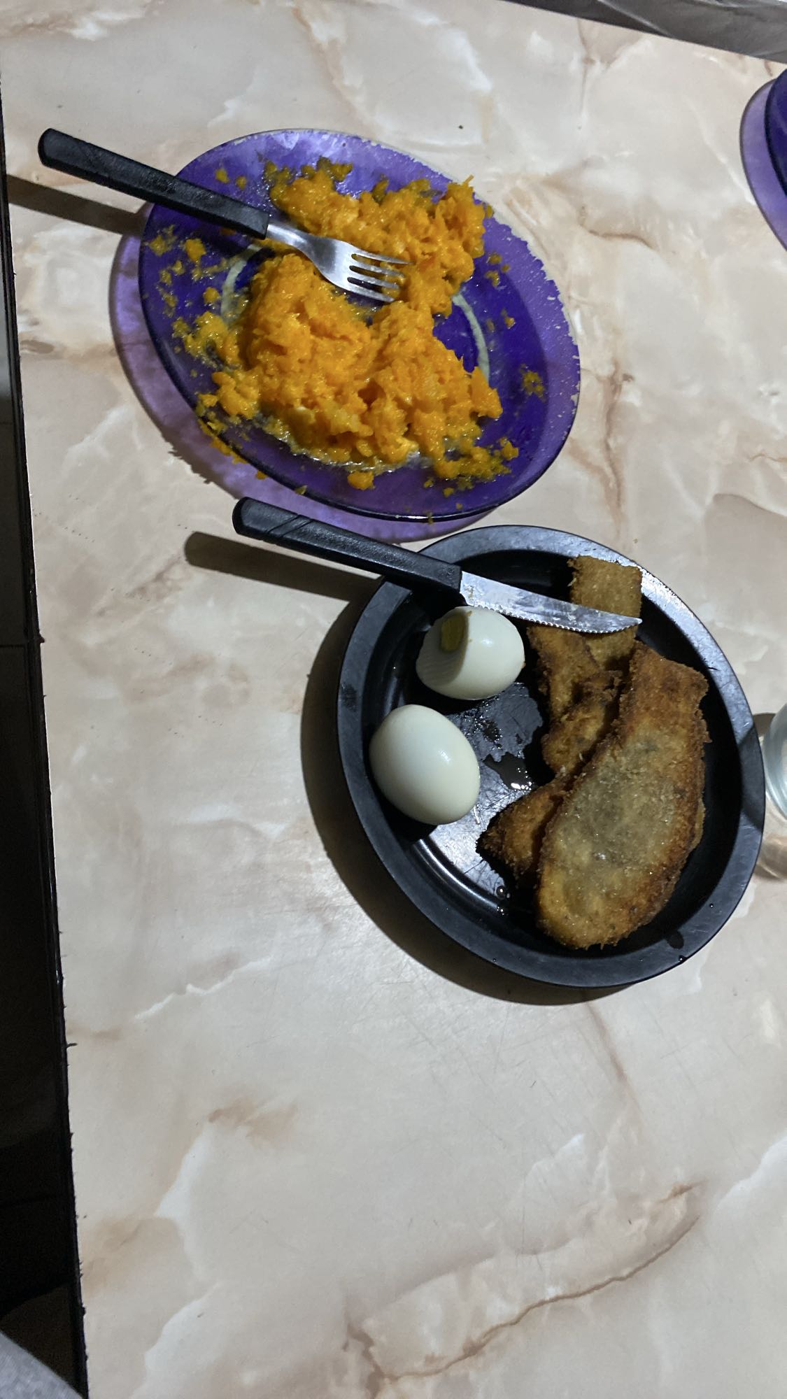 huevos, plátano y puré